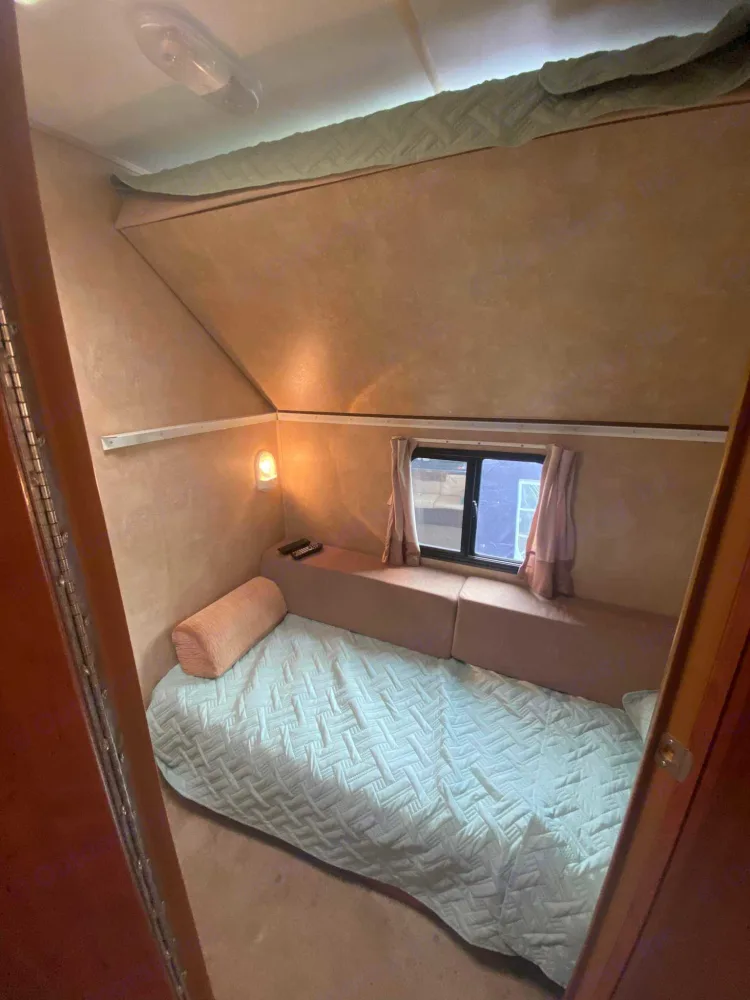 Private bunkbed room with a 3 drawer dresser, TV, couch option and storage under the lower bed as well.. Georgetown M-379 2009