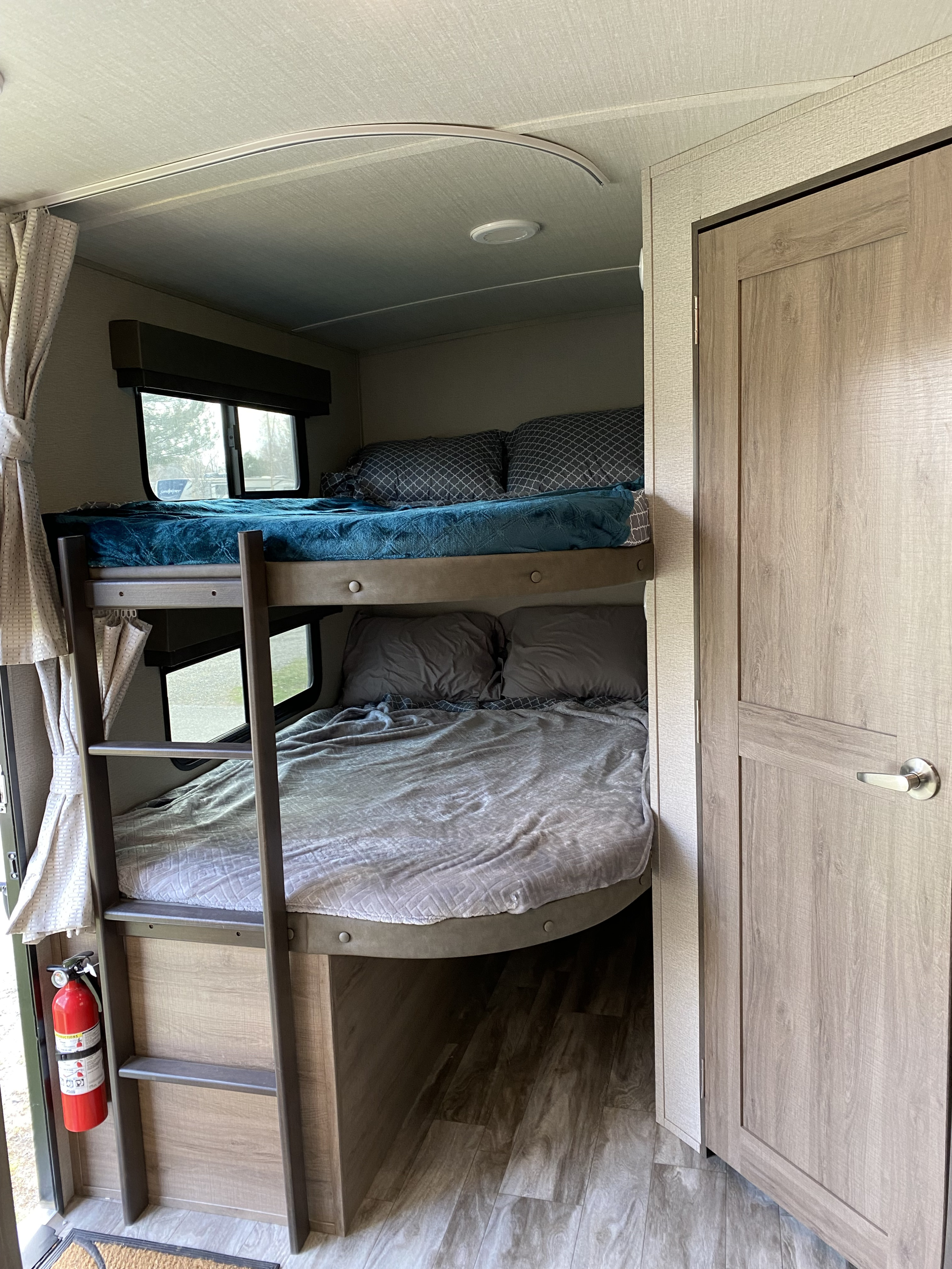 Double sized bunks. Grand Design Imagine 2022