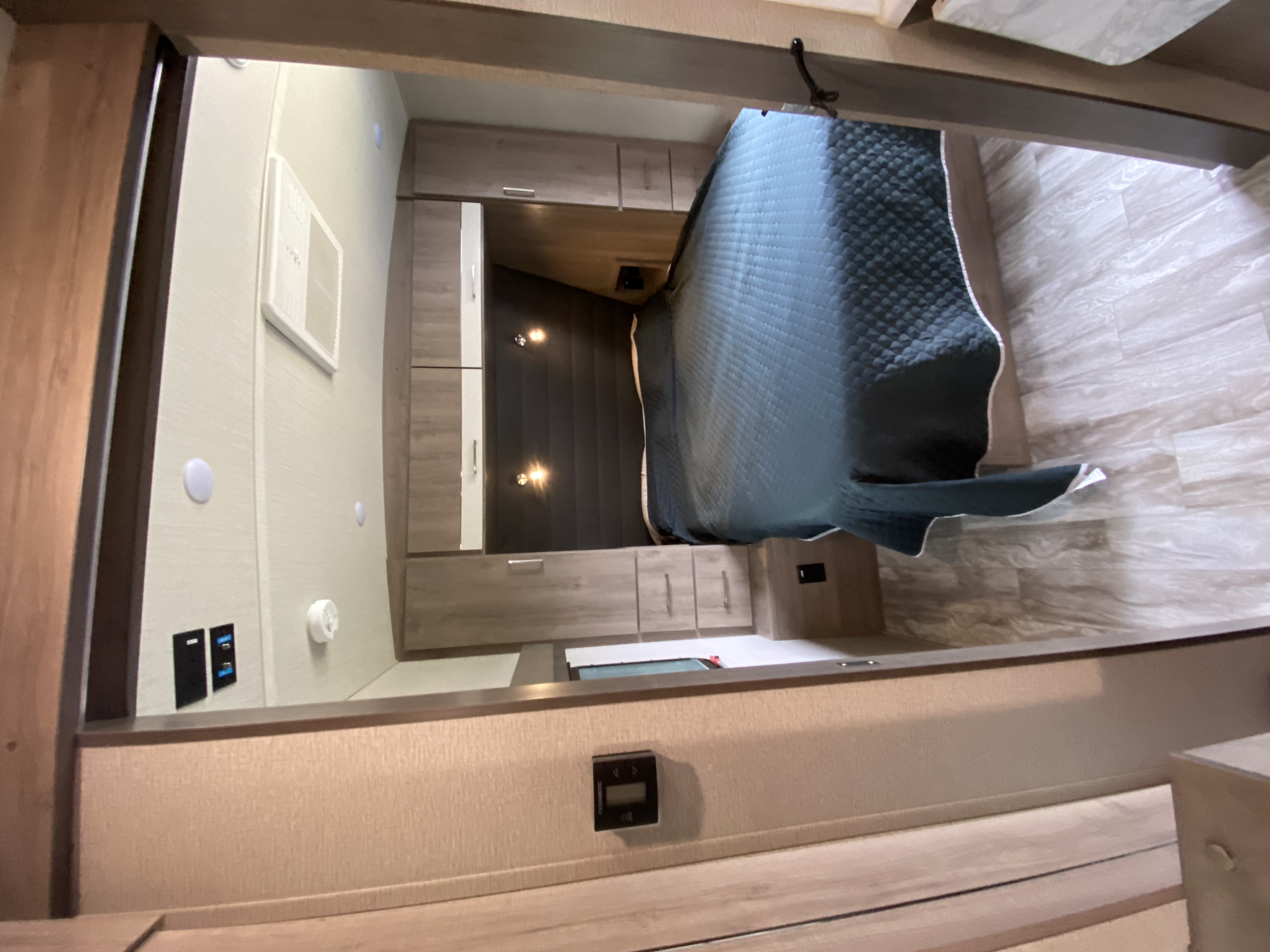 Master room with queen bed. Grand Design Imagine 2022