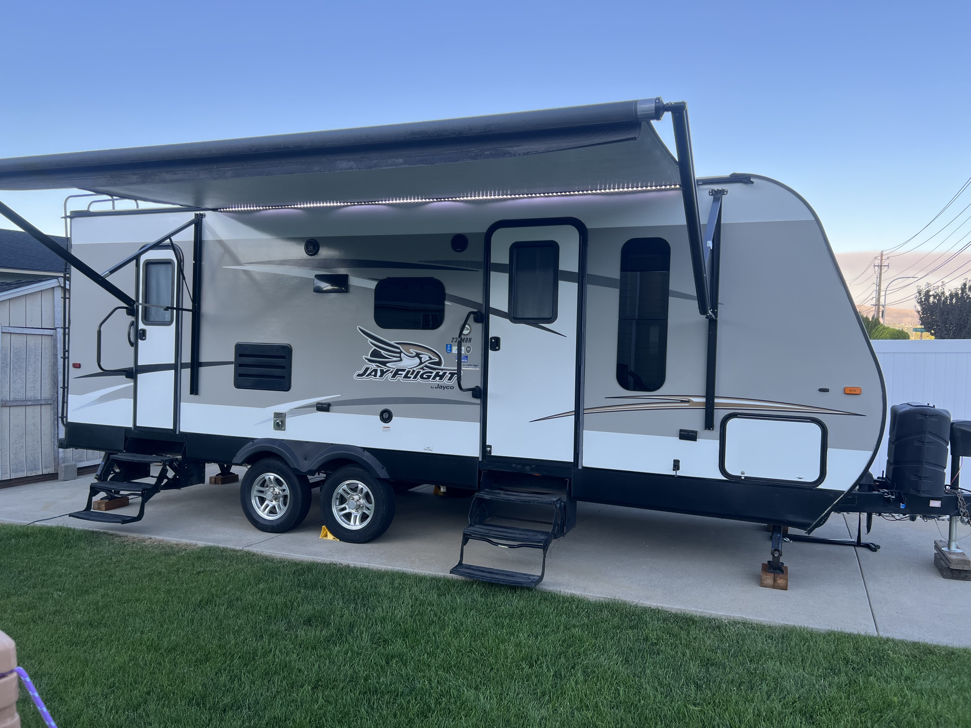 2016 Jayco Jay Flight W/ Bunkbeds!