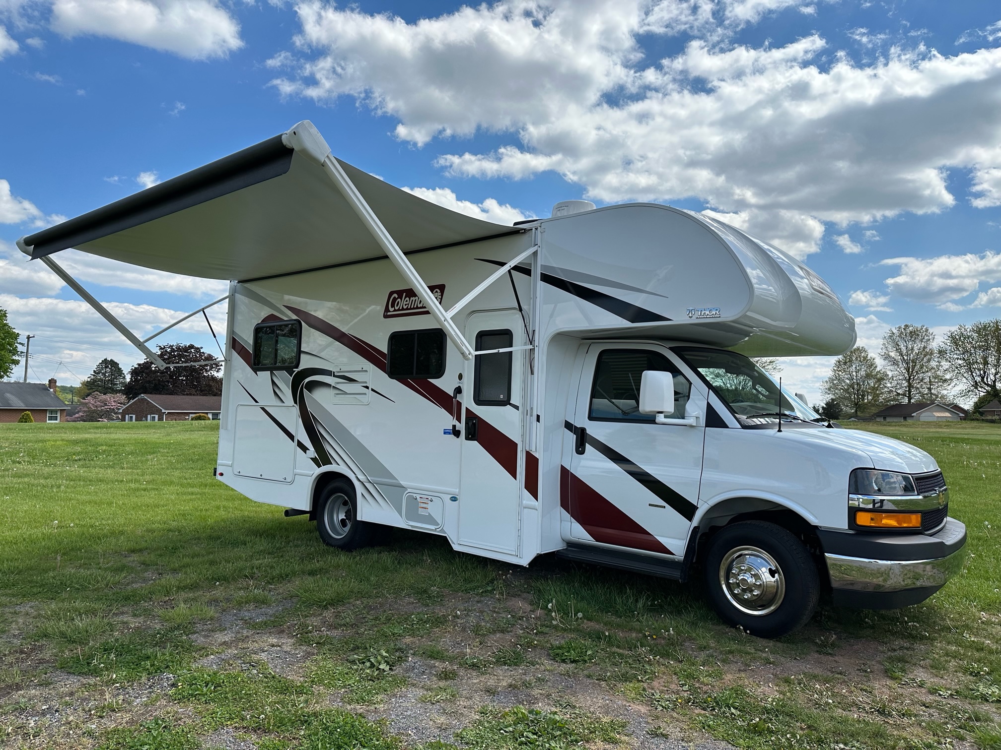 25ft Thor Coleman - Comes fully stocked and pet friendly!
