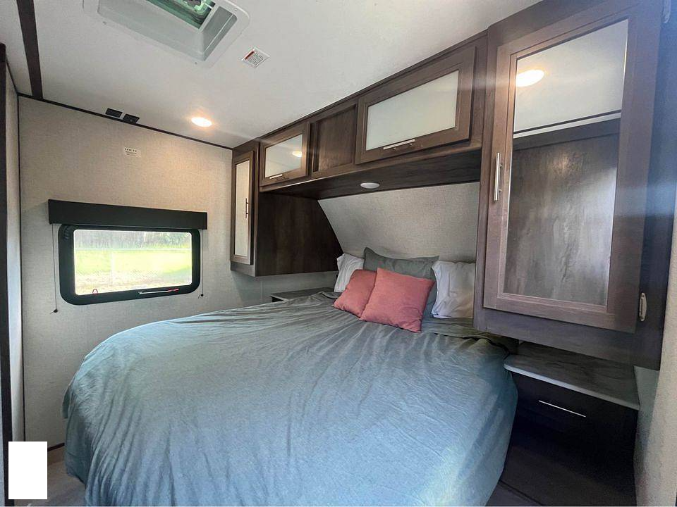 Dutchmen Coleman Light 2021