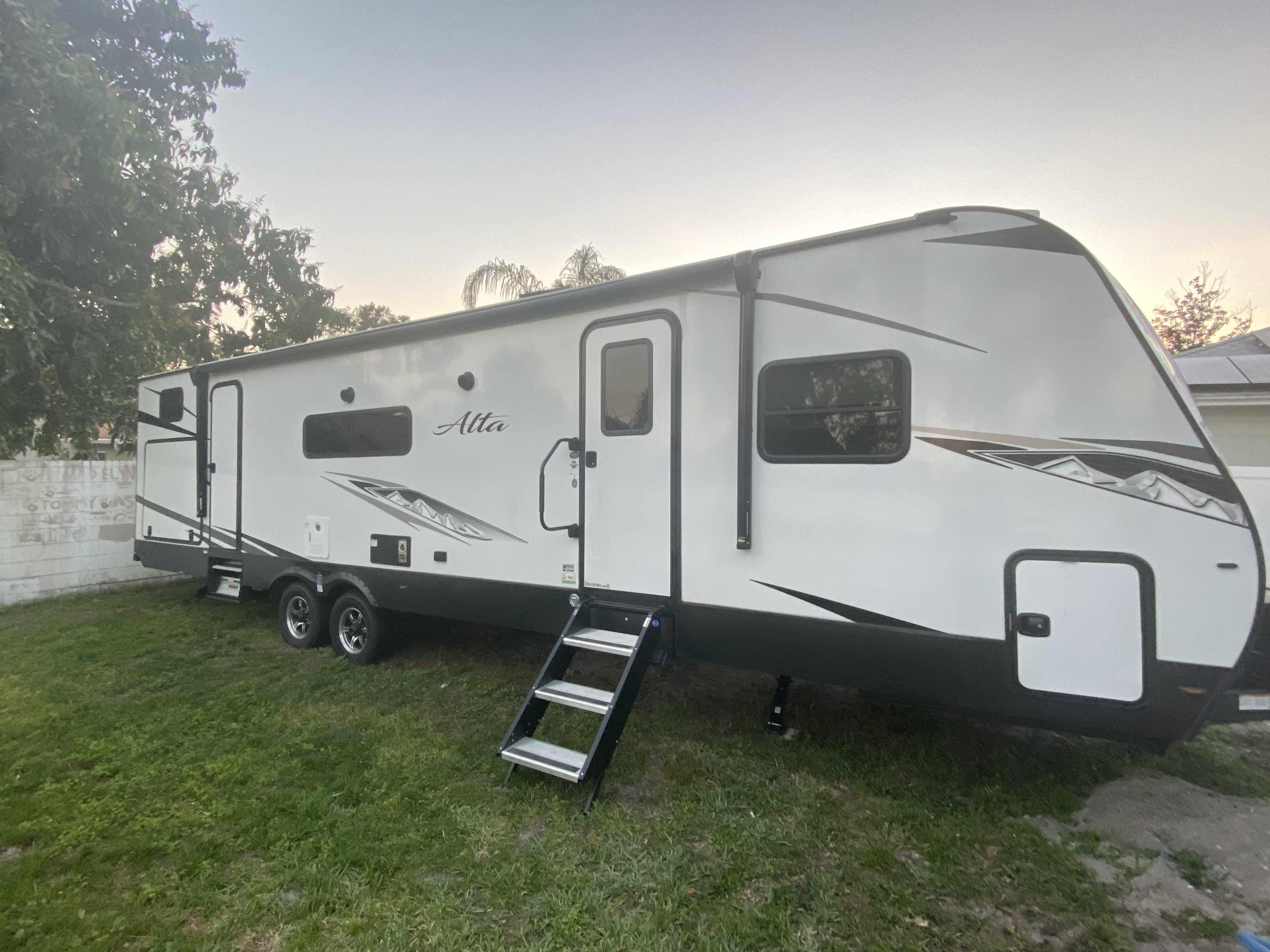 Travel trailer RV Rental 