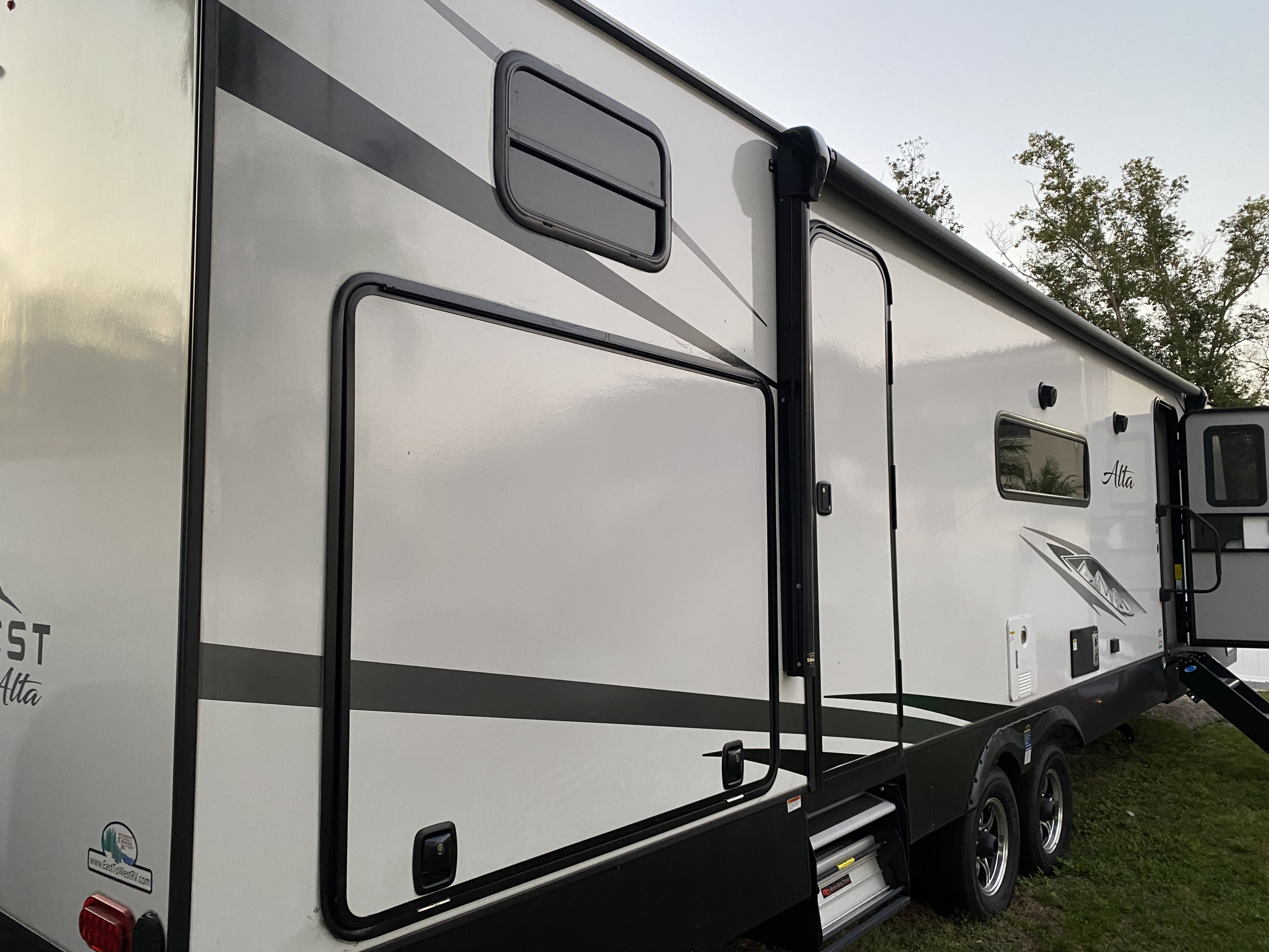 Travel trailer RV Rental 