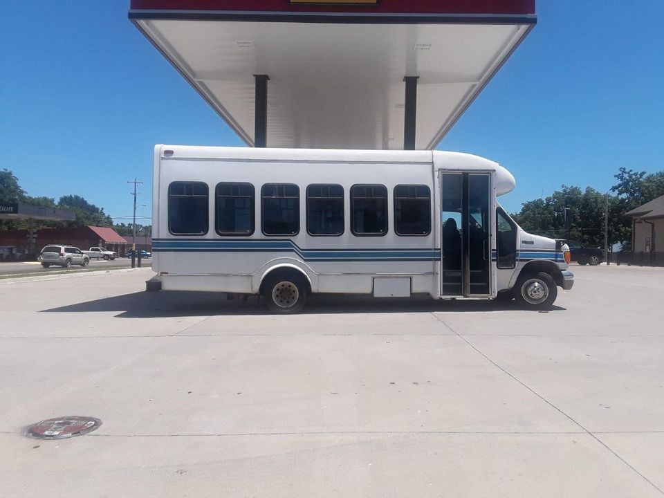 Shuttle Bus 2003 Ford Econoline E450 2003 Ford E450 Class C Rental