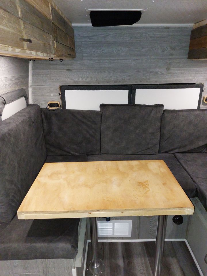 Dining area that converts to a bed.. Ford E450 2003