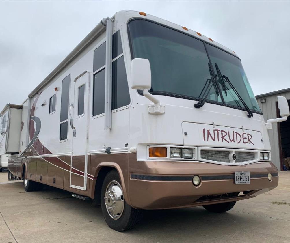 2000 Damon Intruder