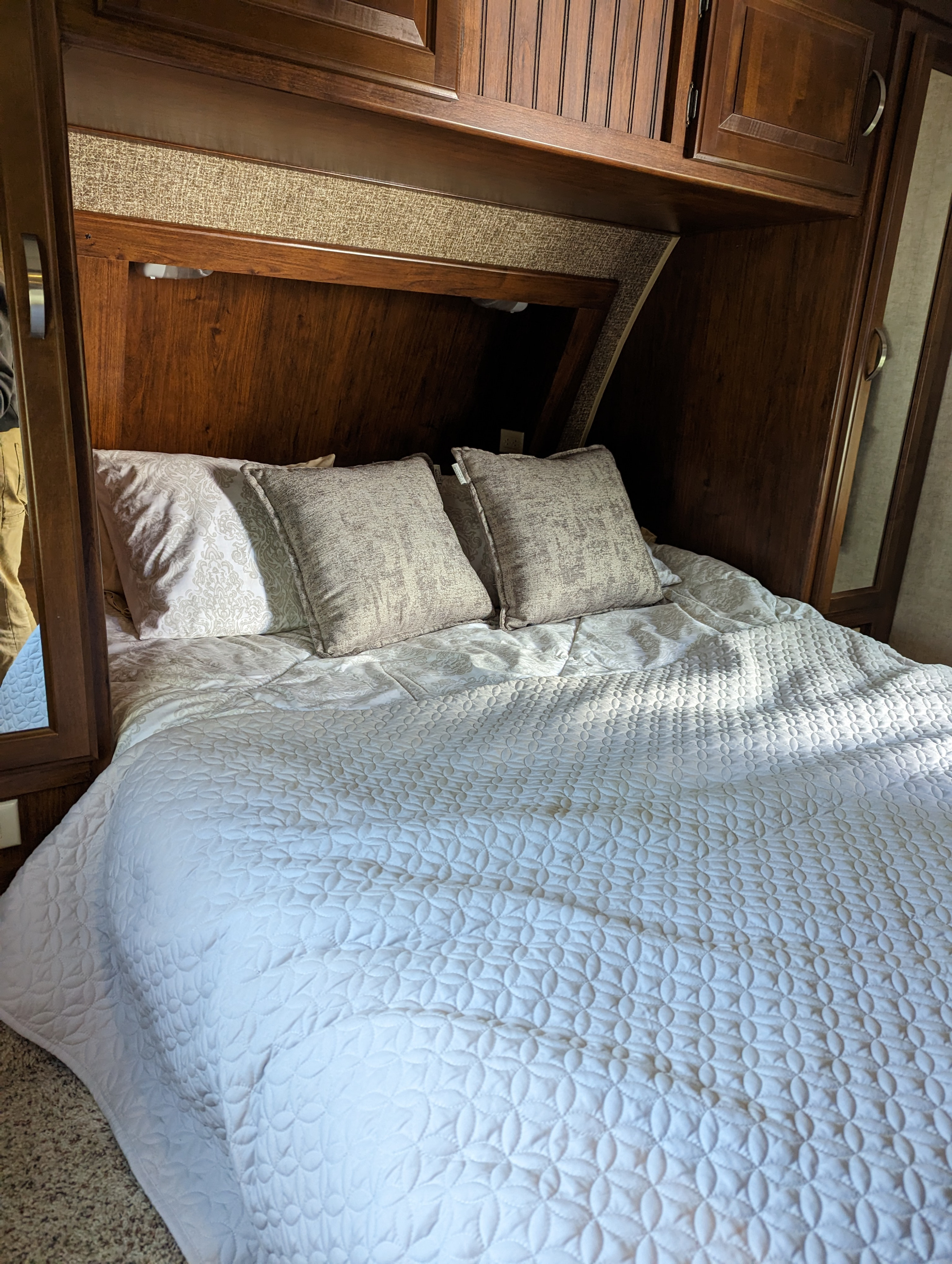 Queen size bedroom and closets. . Keystone RV Laredo 2015