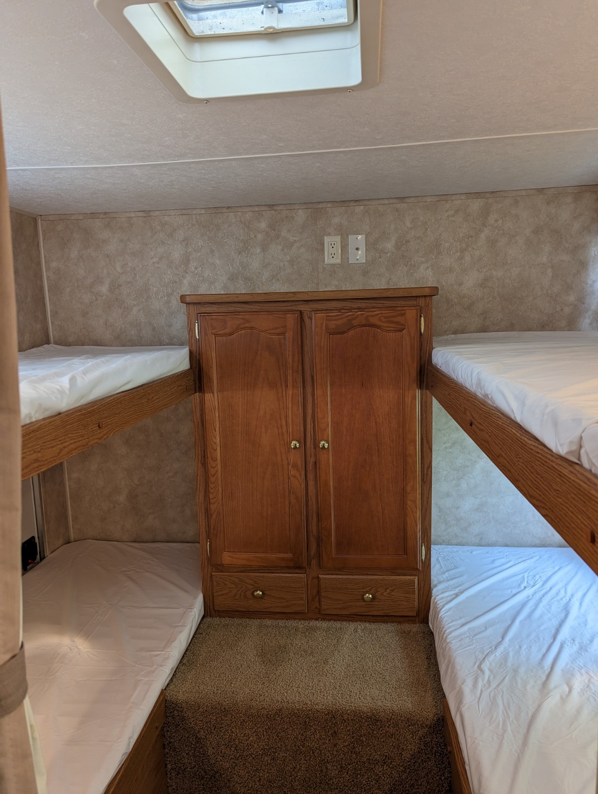 Bunkroom. Keystone RV Springdale 2006