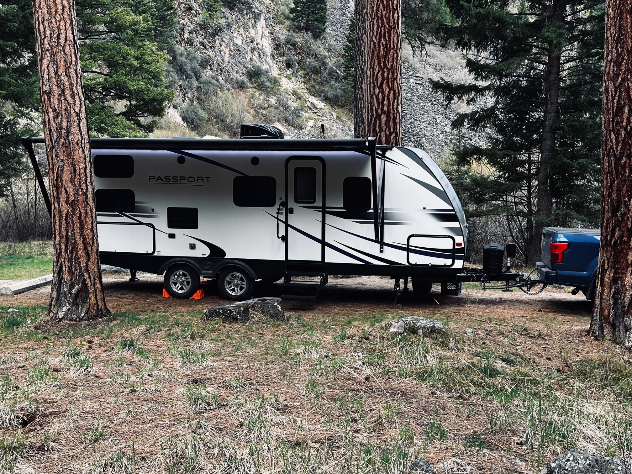 S'mores & S'nores 2019 Keystone Passport (Convenient & Comfortable)