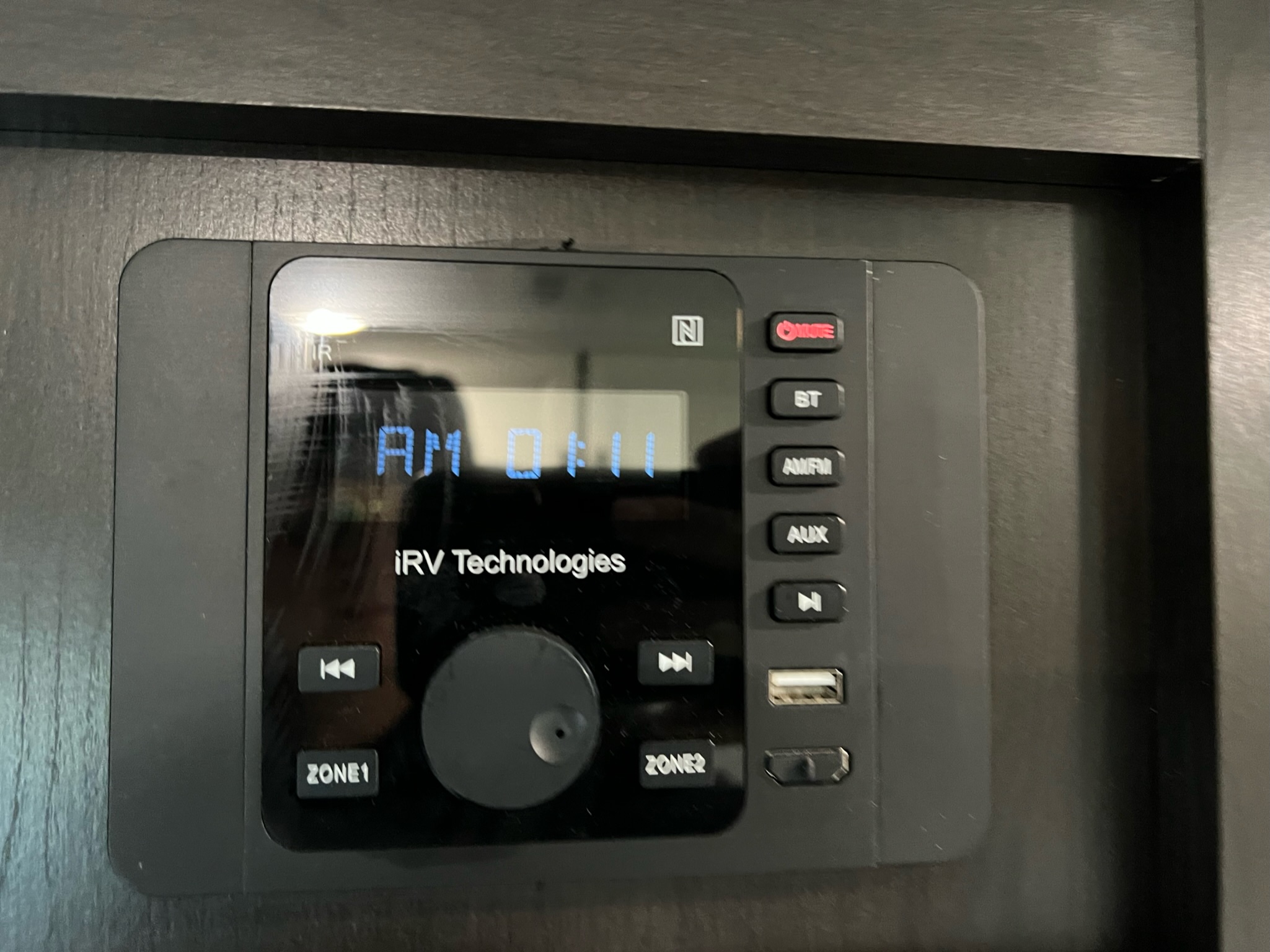 Inside an rv rental: an iRV Technologies multimedia system with screen, controls for audio/media, USB, and HDMI ports.. Jayco Jay Flight SLX 2022