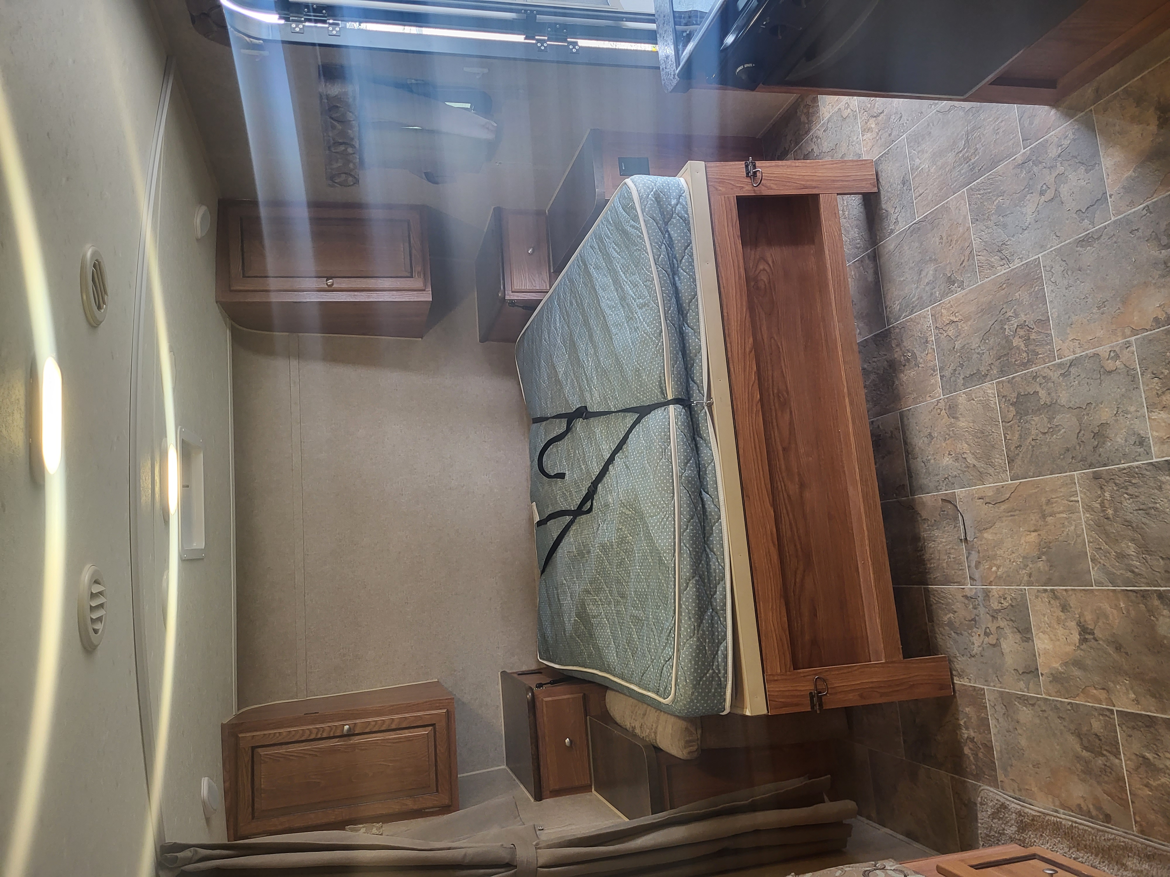 Murphy bedbrought down. Forest River Rockwood Mini Lite 2015