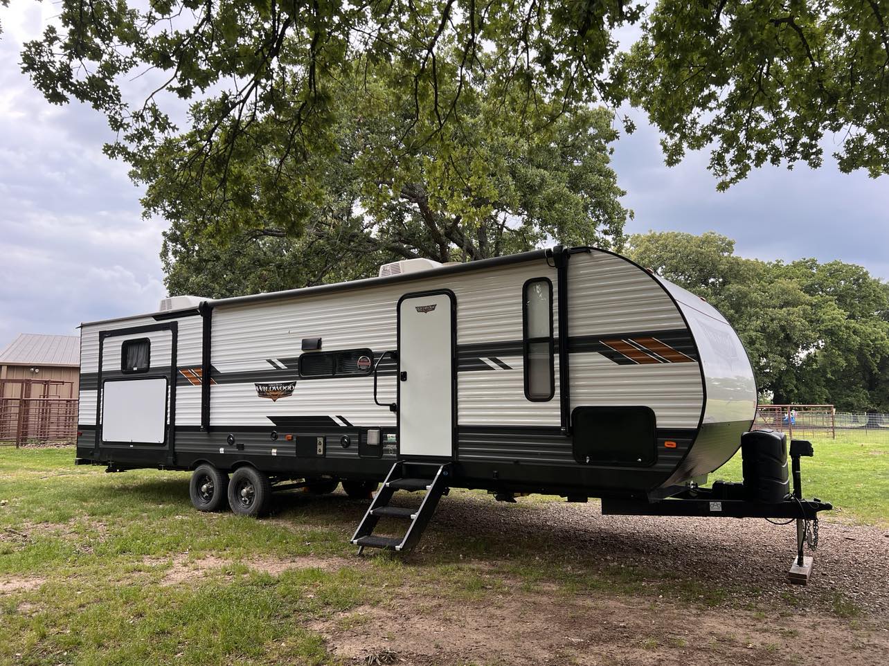 2022 Camper  That will sleep 11 :)