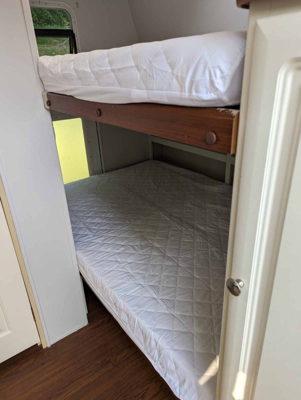 Double-sized bunks. R-Vision Max-Lite 2007