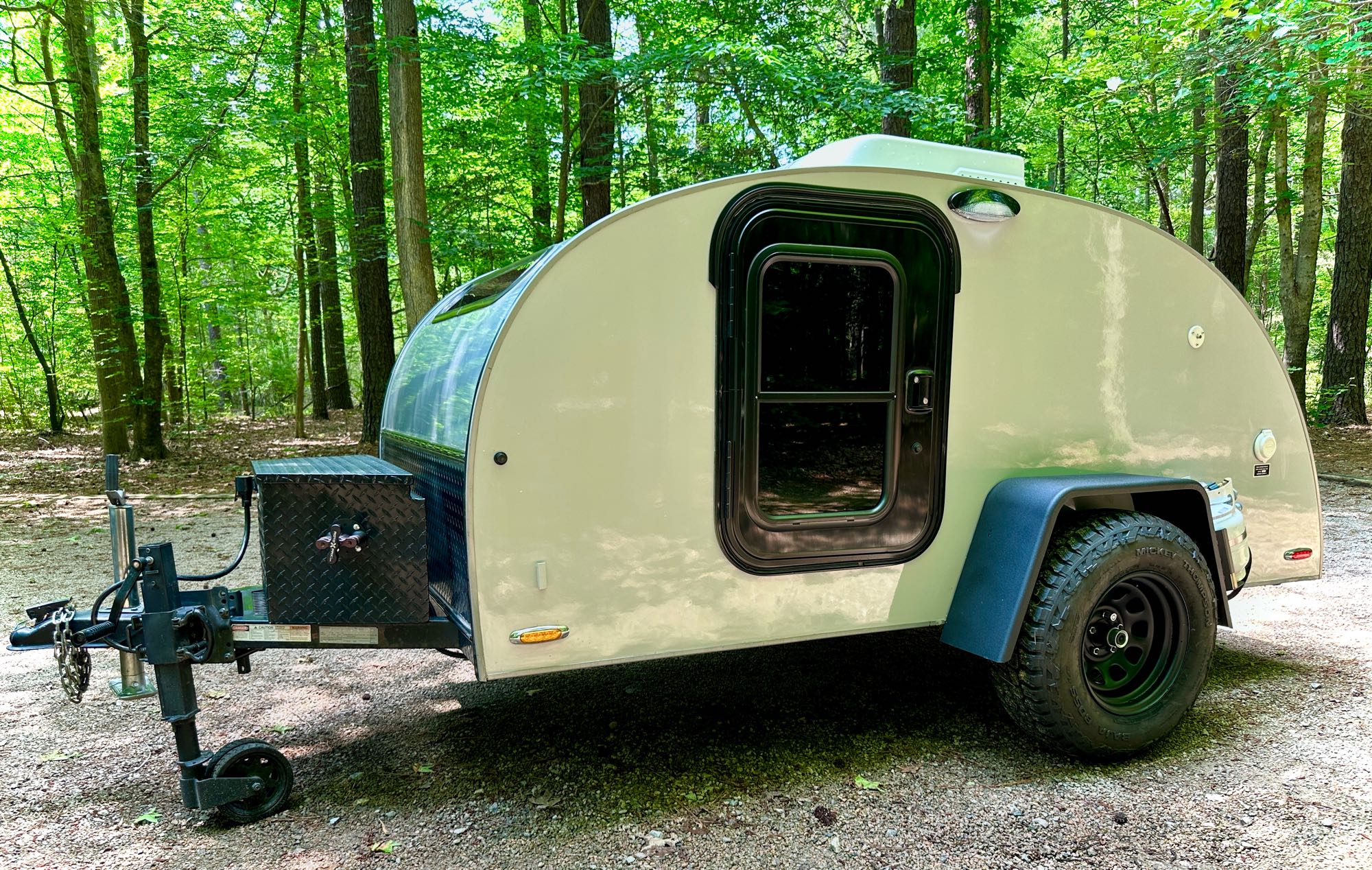 Off-grid A/C and heat! Loaded kitchen, tow with almost any vehicle
