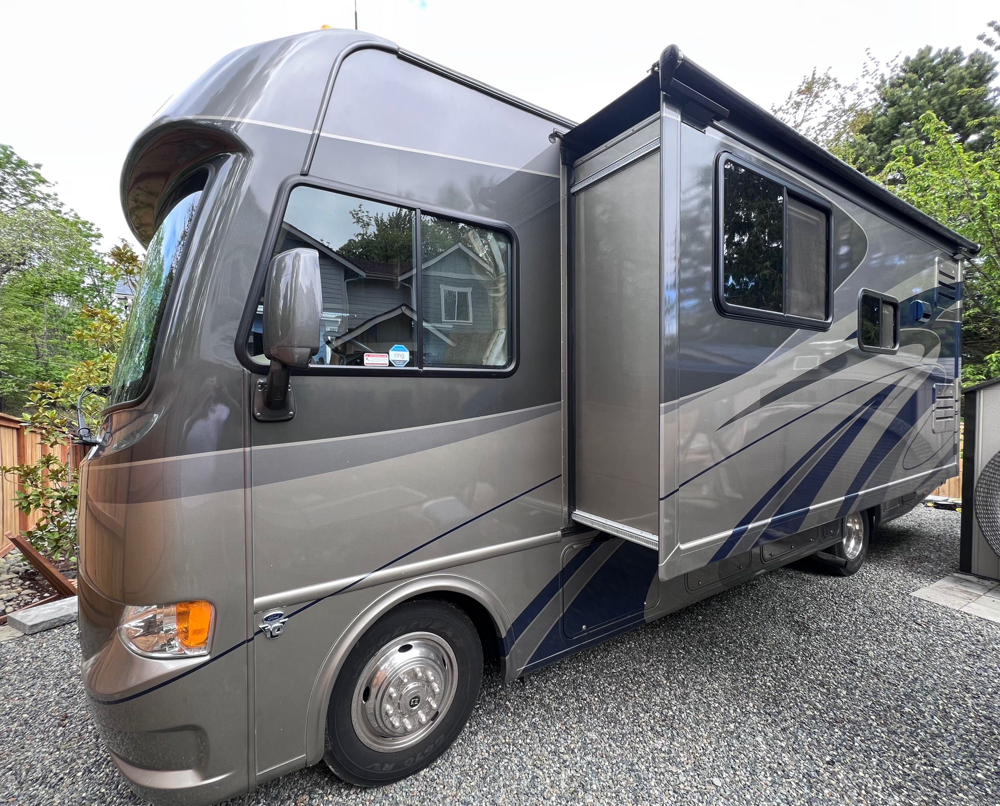 Super Sweet ACE Class A 29’ ft Easy to Drive! Clean! Explore the NW!