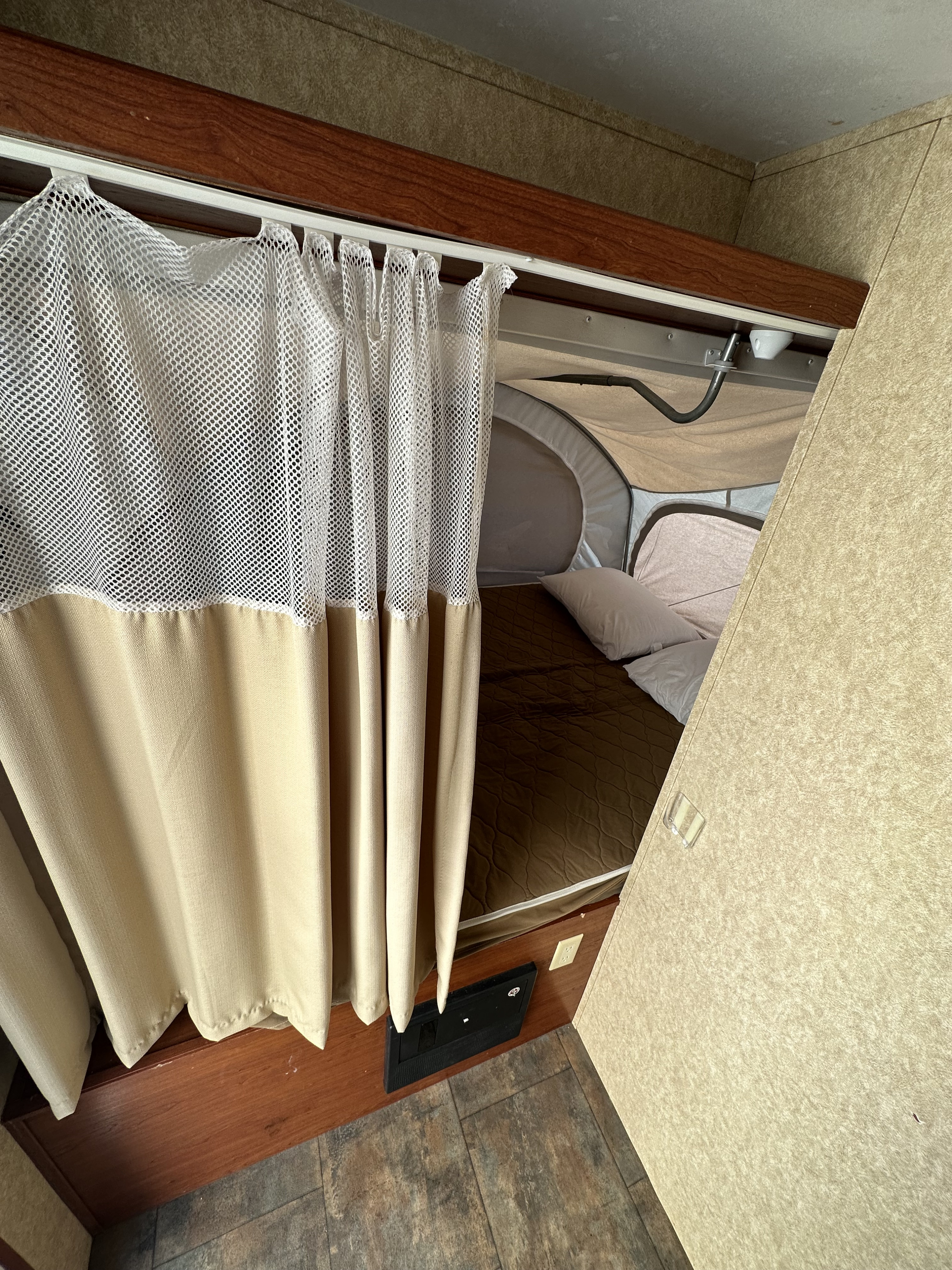 Queen size bed #2. Aerolite Aerolite Trailer 2011