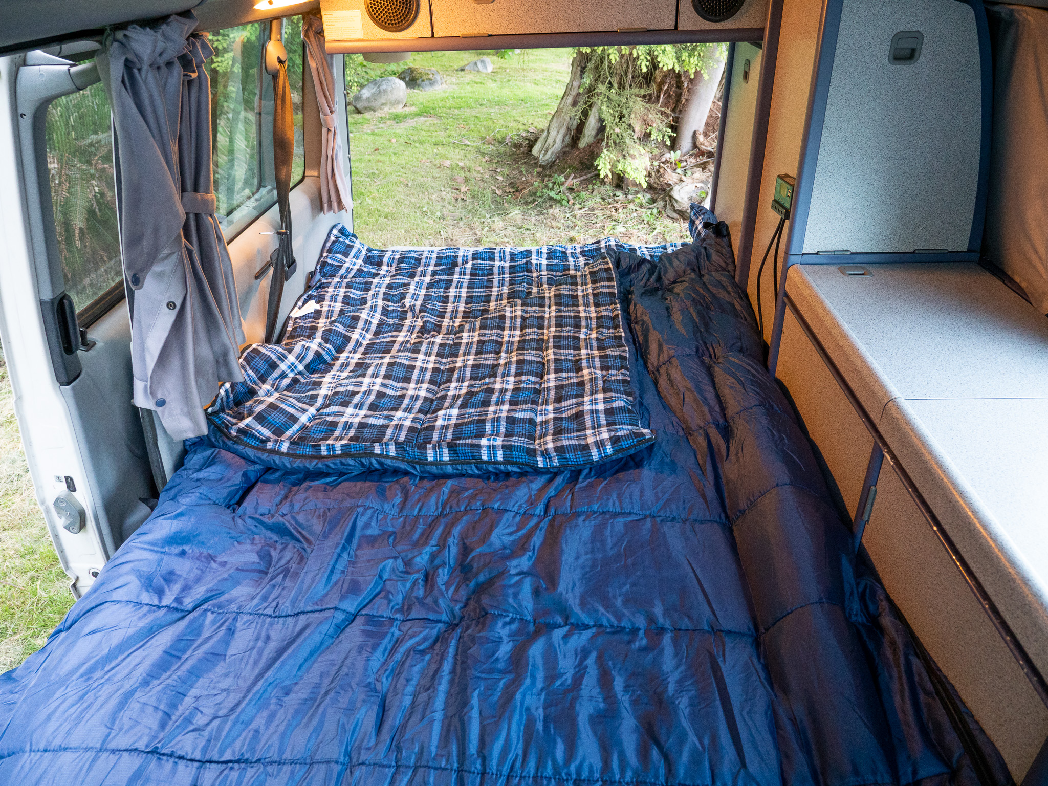 Lower bed and sleeping bag. Volkswagen T4 Westfalia 1994