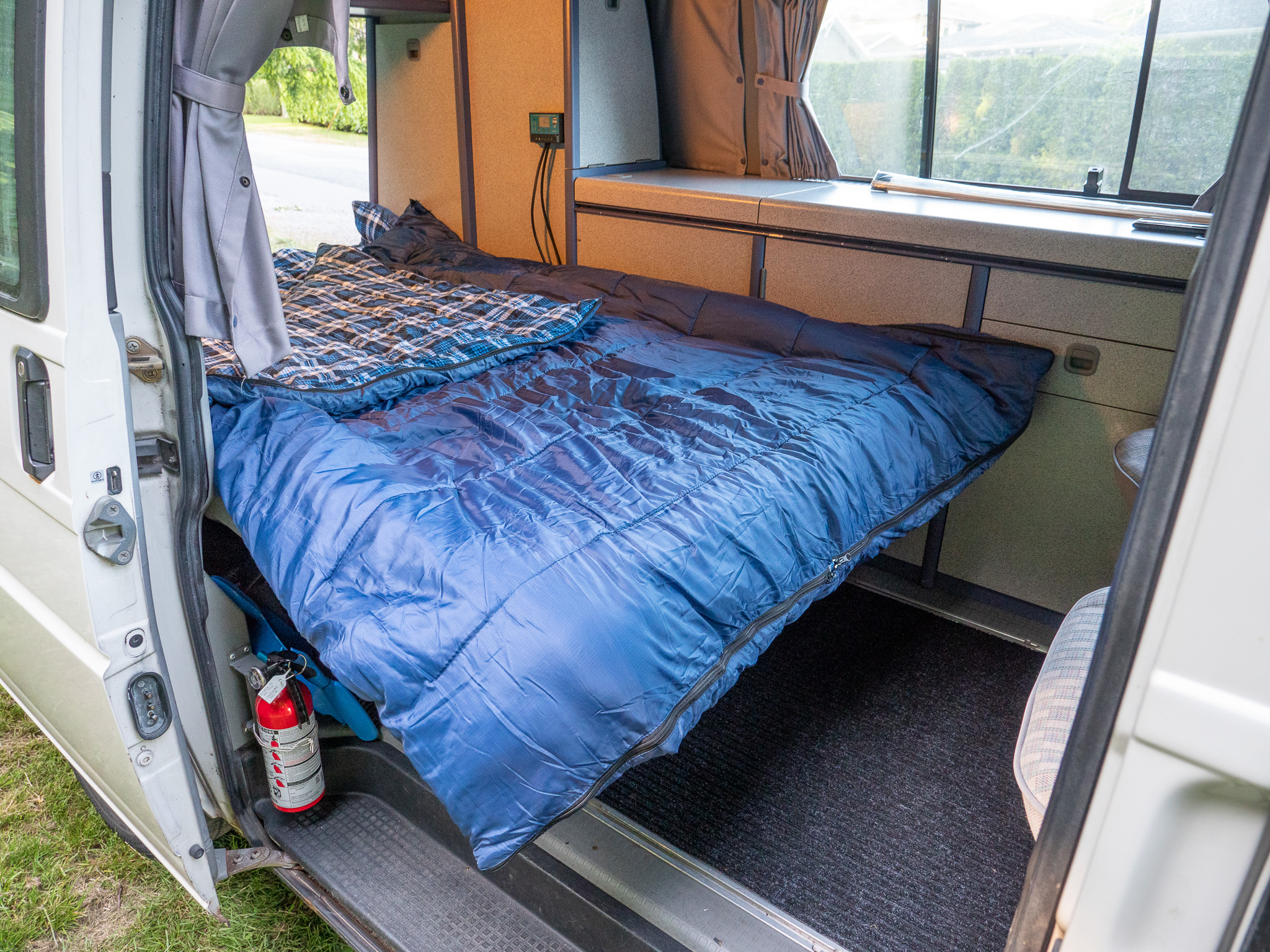 Lower bed. Volkswagen T4 Westfalia 1994