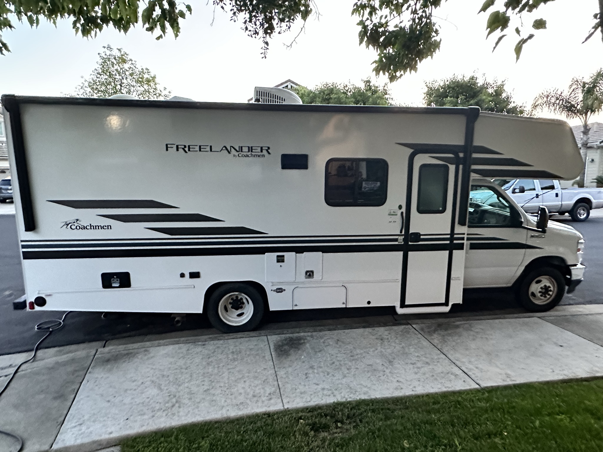 2006 Coachmen Sportscoach Encore Series M-40 TS-330hp