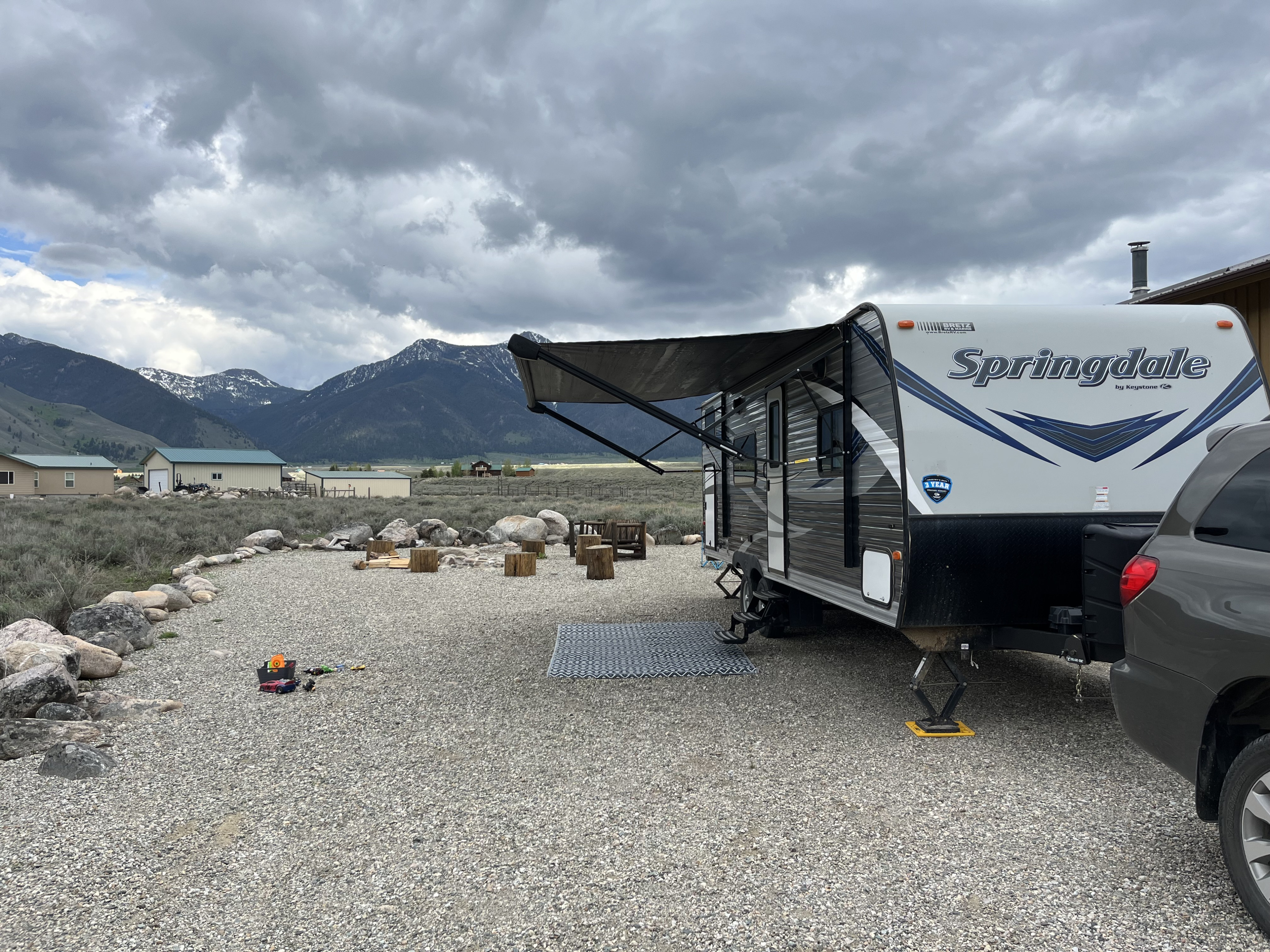 26' w/Bunks near Madison River ready for Families and Adventurers.