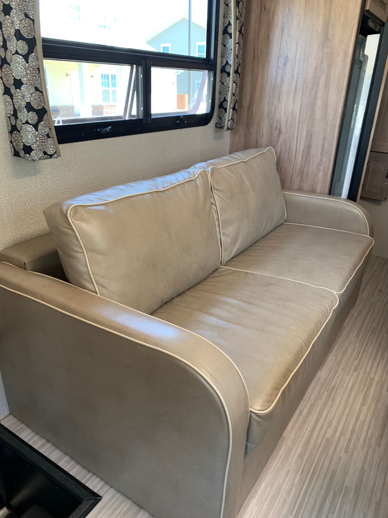 Sofa Bed
. Jayco Greyhawk 2019