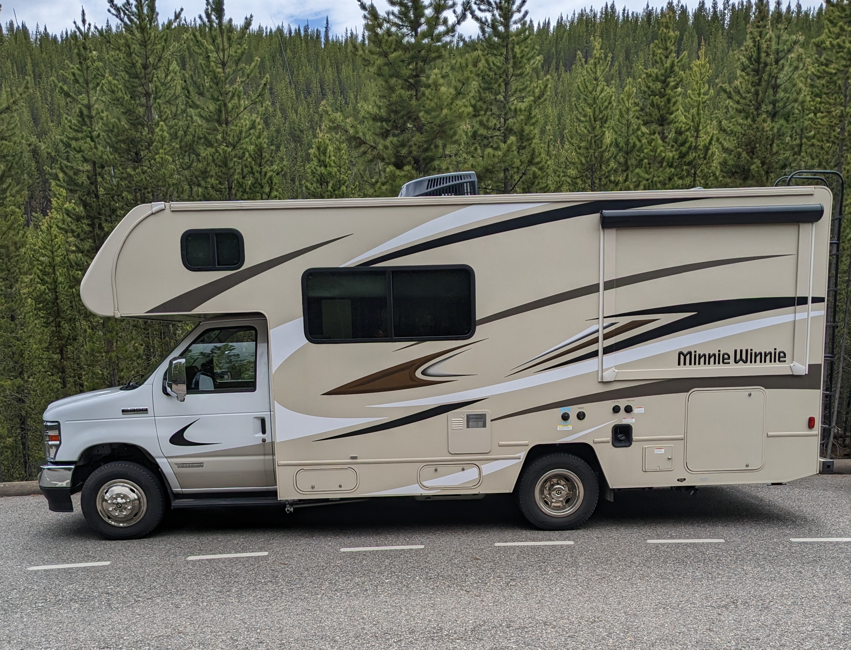 2022 Winnebago Minnie Winnie