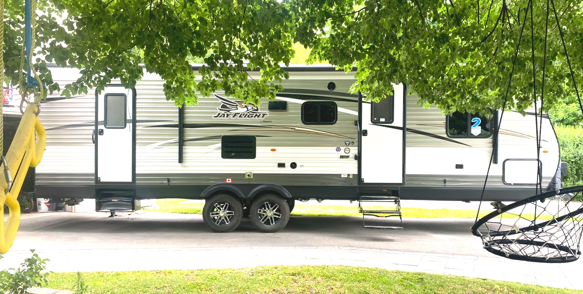 Glamping In Comfort And Style With This 2017 Jayco Jay Flight
