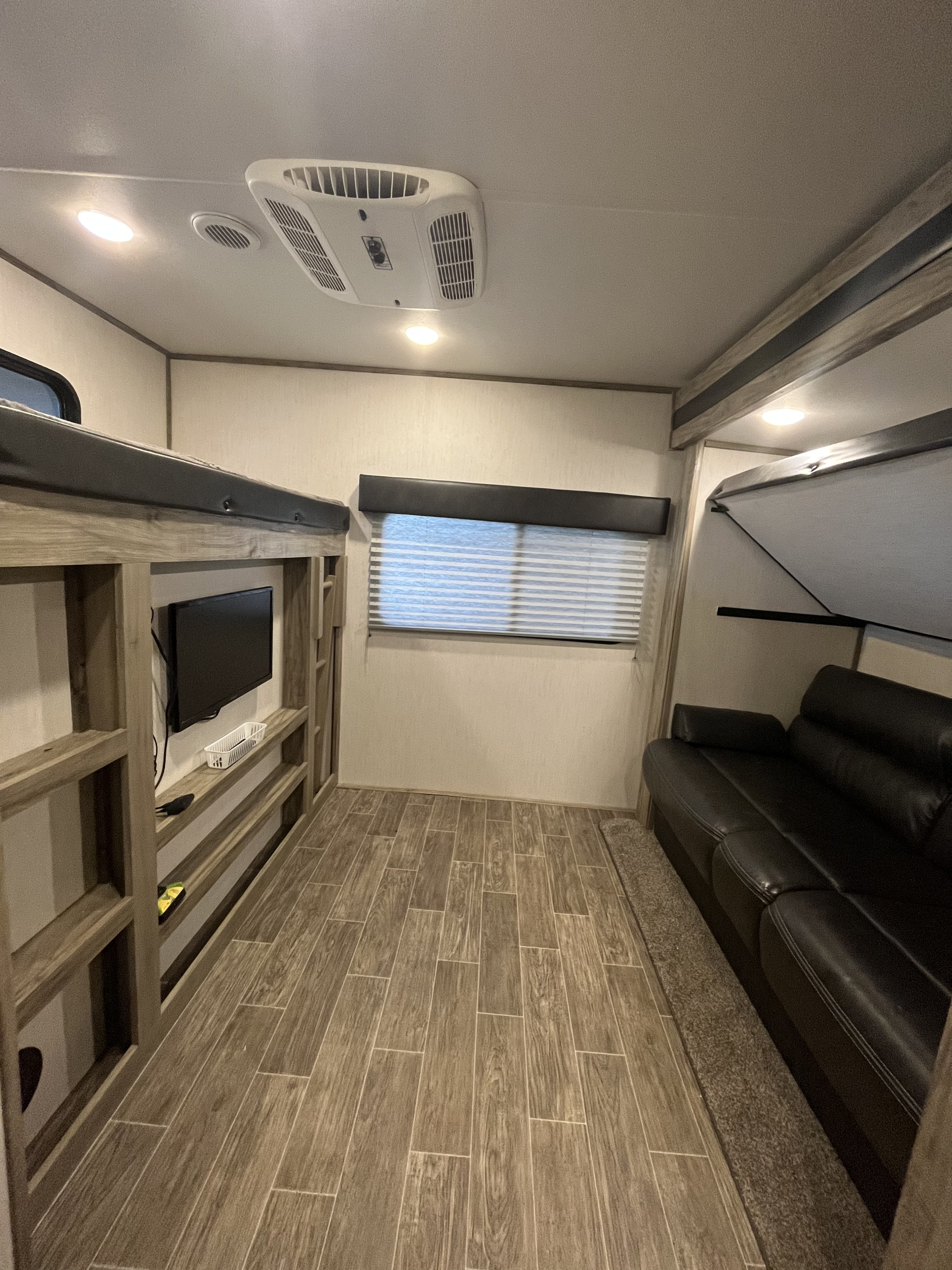 Bunkhouse . Forest River Cherokee Alpha Wolf 2021