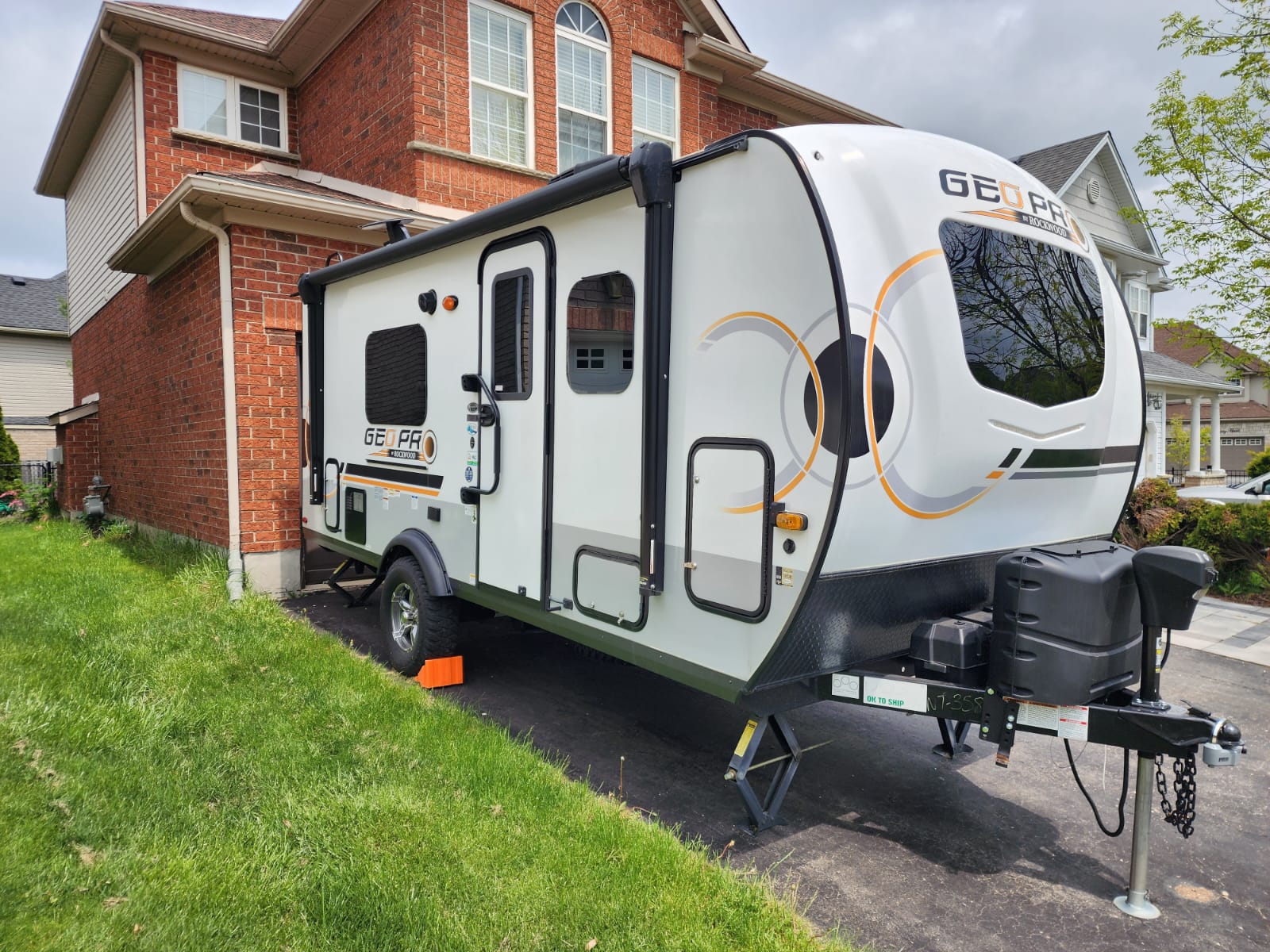 **FALL SPECIAL $99/NIGHT** GeoPro 19FD — Lightweight, Modern, and Cozy!