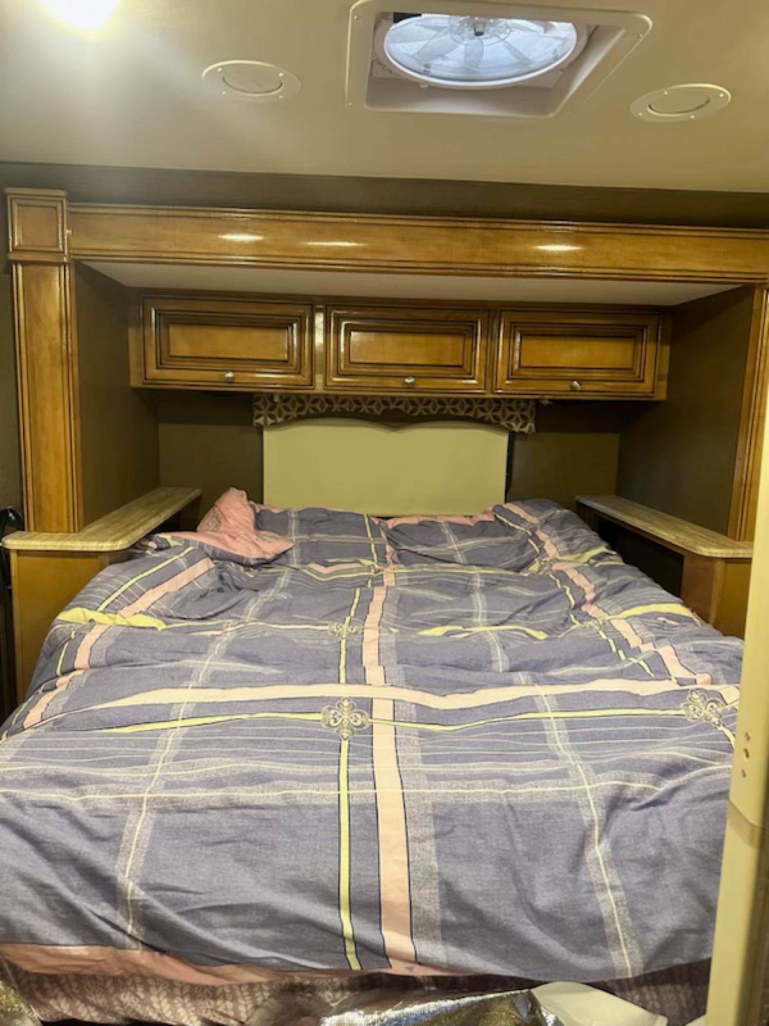 Master Bedroom Queen size . Thor Siesta 2016