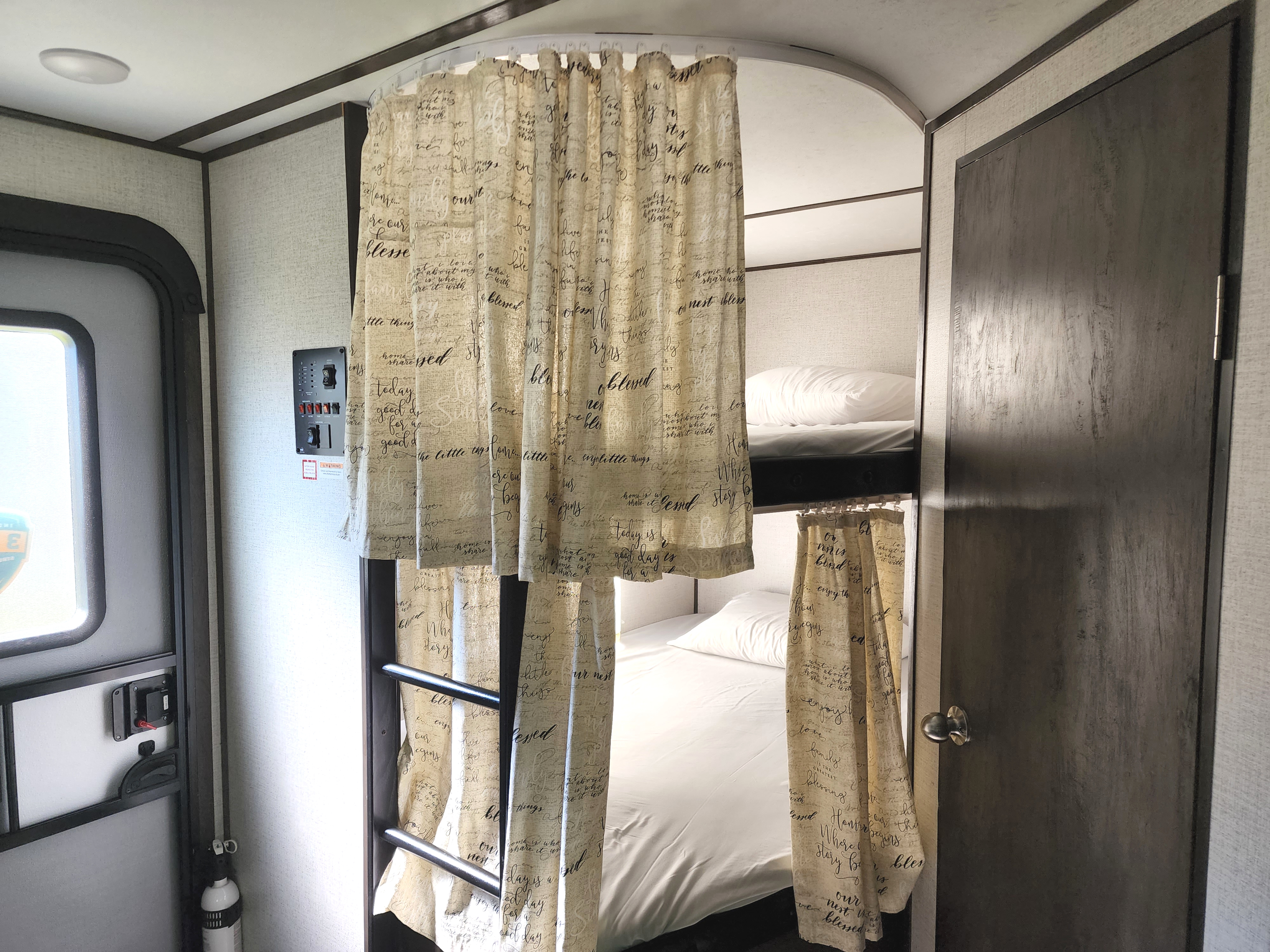 Travel trailer RV Rental 