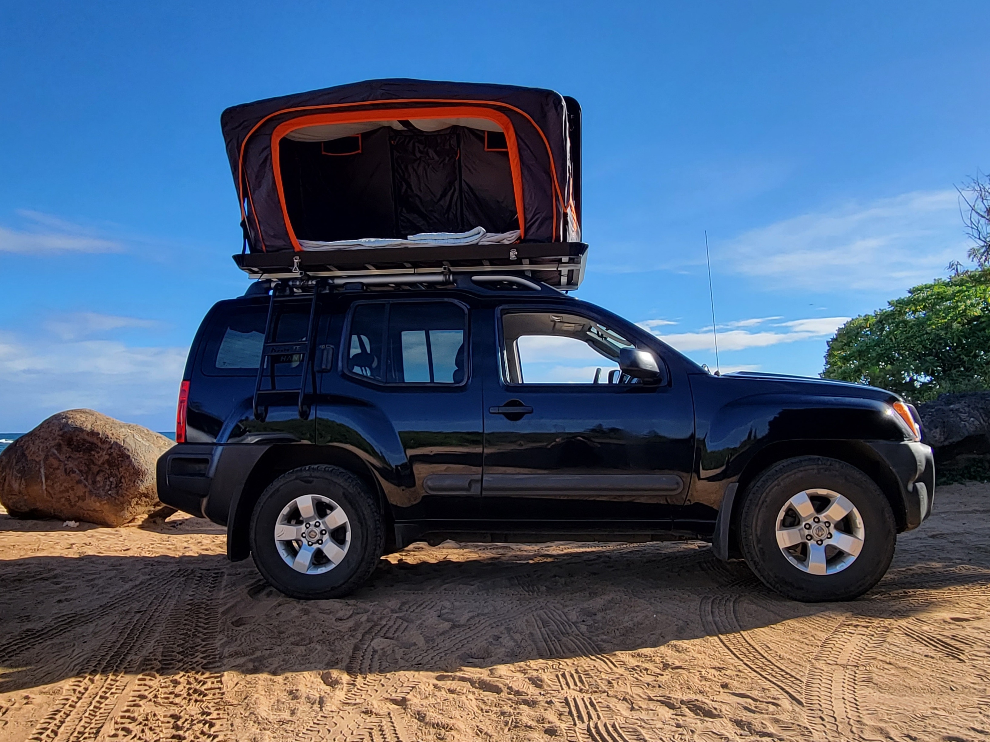 Black Xterra 4x4 Premium Rooftop Tent! Gear Included! Easiest Setup!