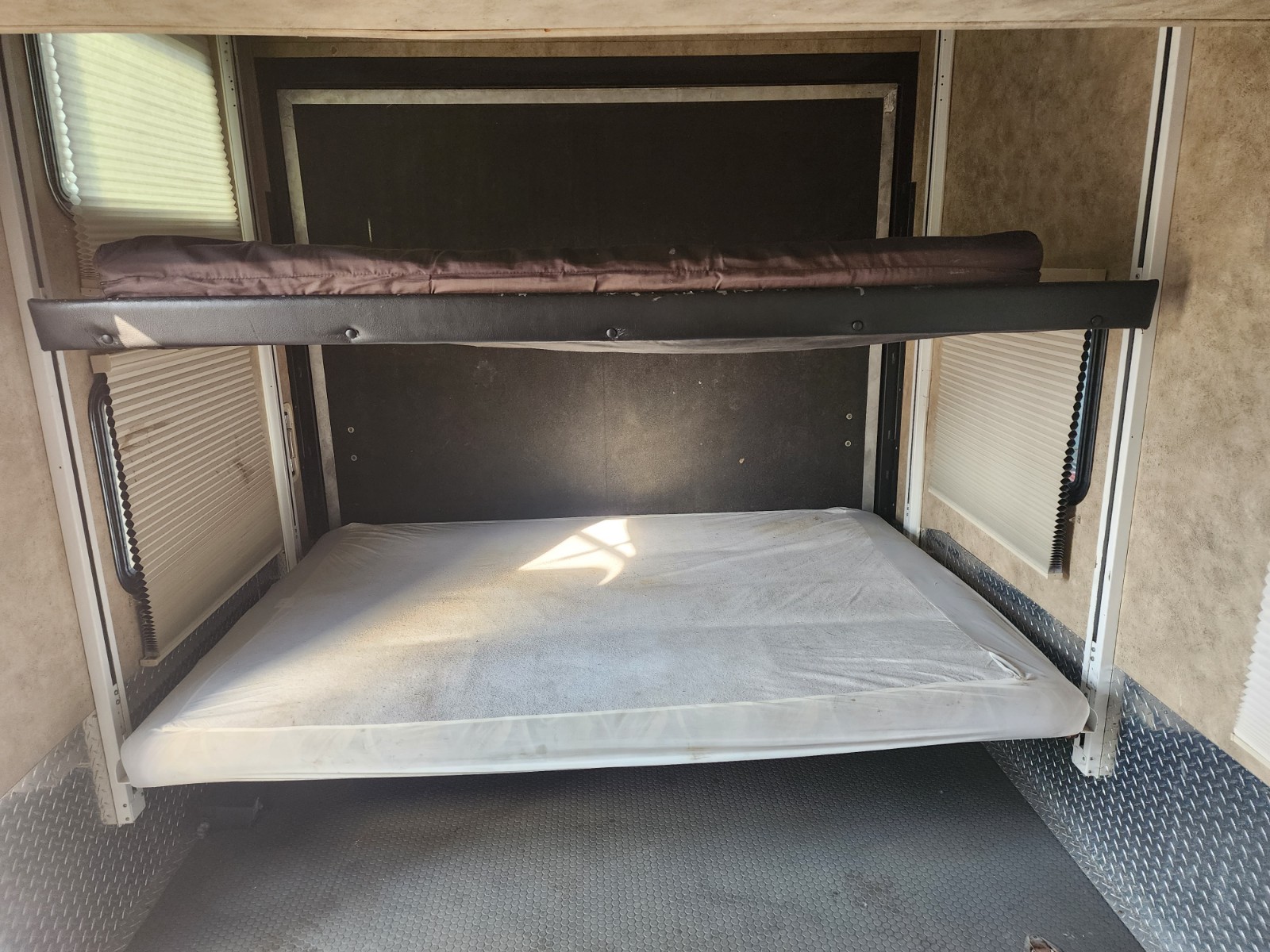 This RV rental features versatile bunk beds, including a lower fold-down bed and an upper bunk, perfect for extra sleeping space.. Keystone Fuzion 2010