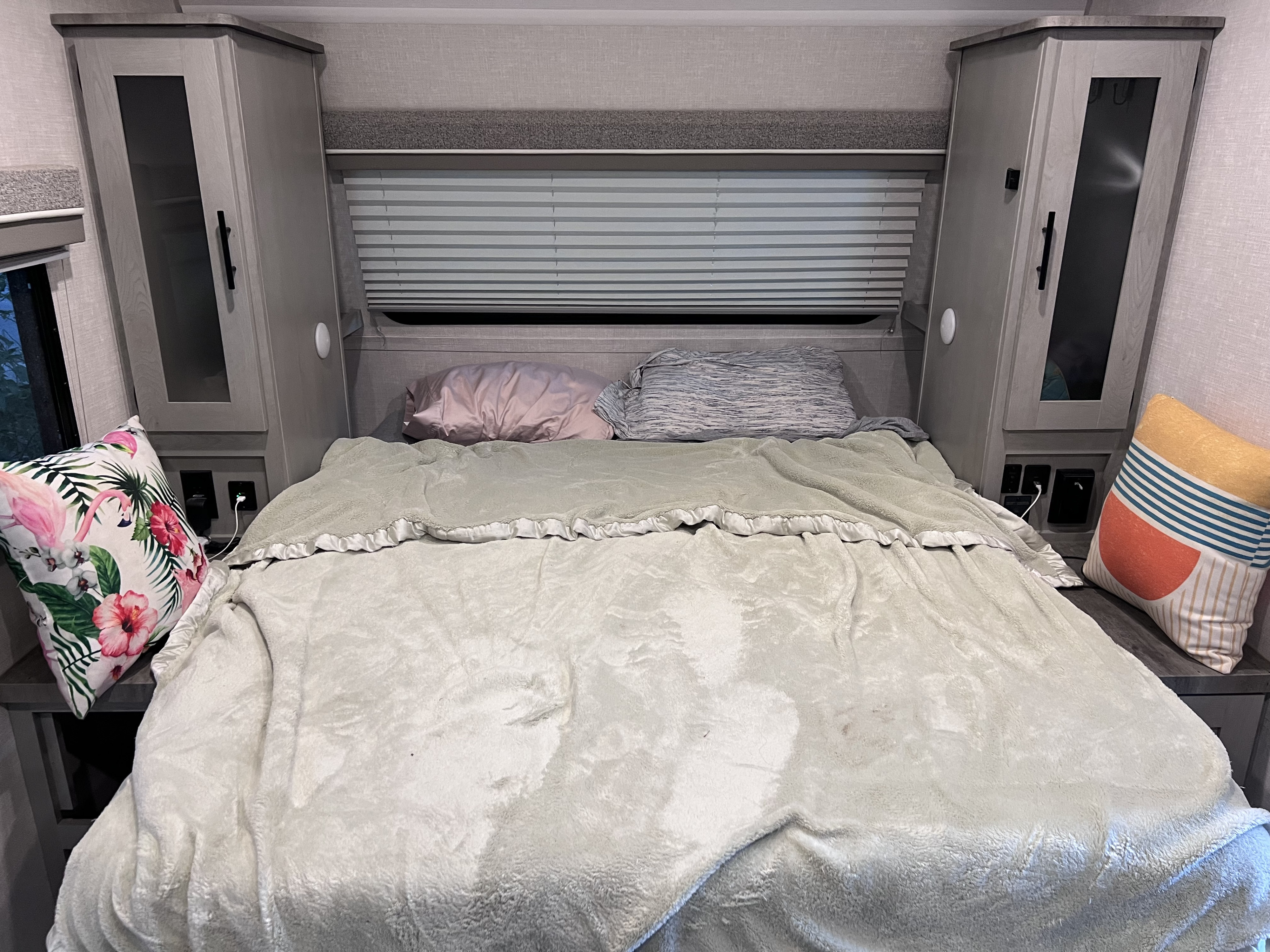 True queen bed. Forest River Ibex 2021