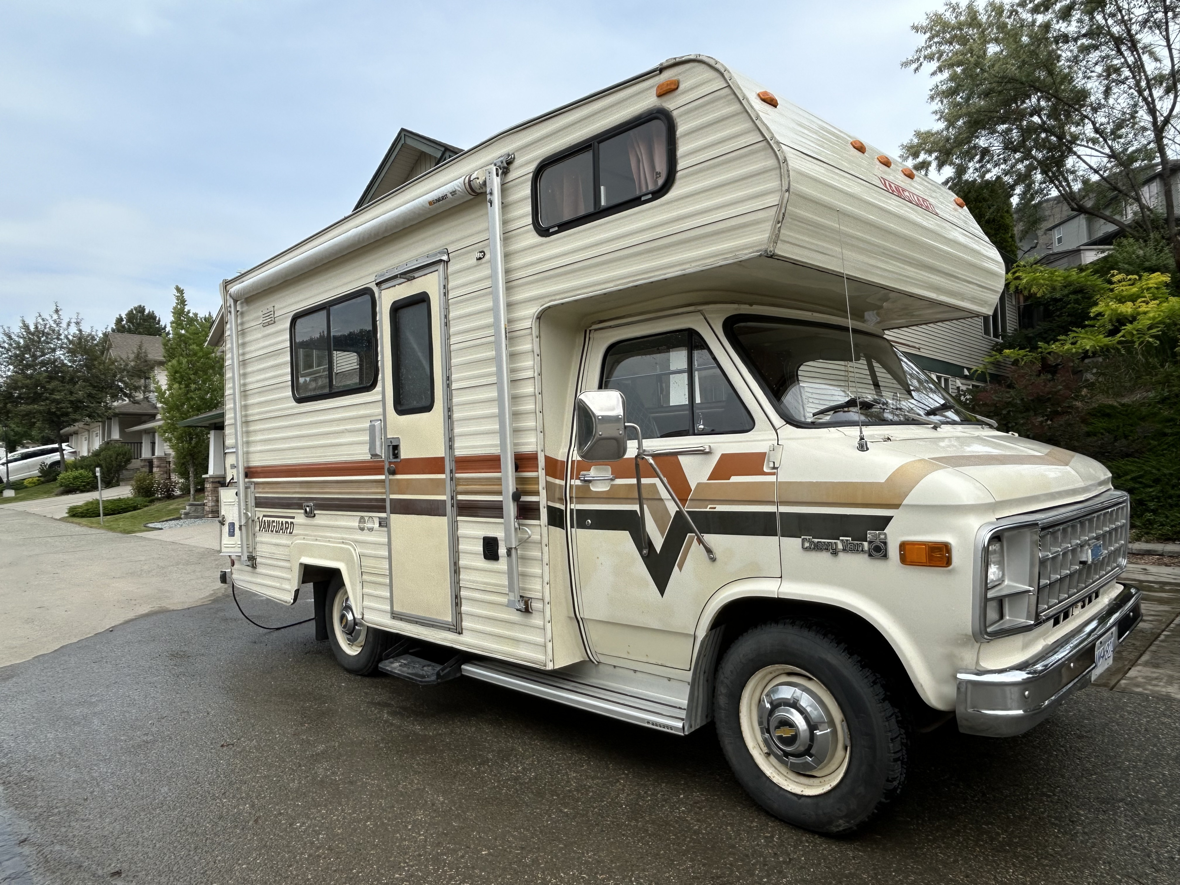 "Short Bus" Vanguard MV 1800 , 20 ft.'s for four ? Easy Drive! Fun Fun Fun