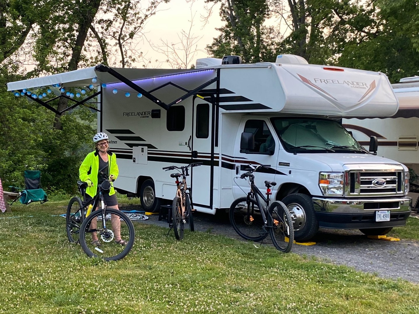 24ft, 4X4, Class C.  Ideal for a couples weekend.