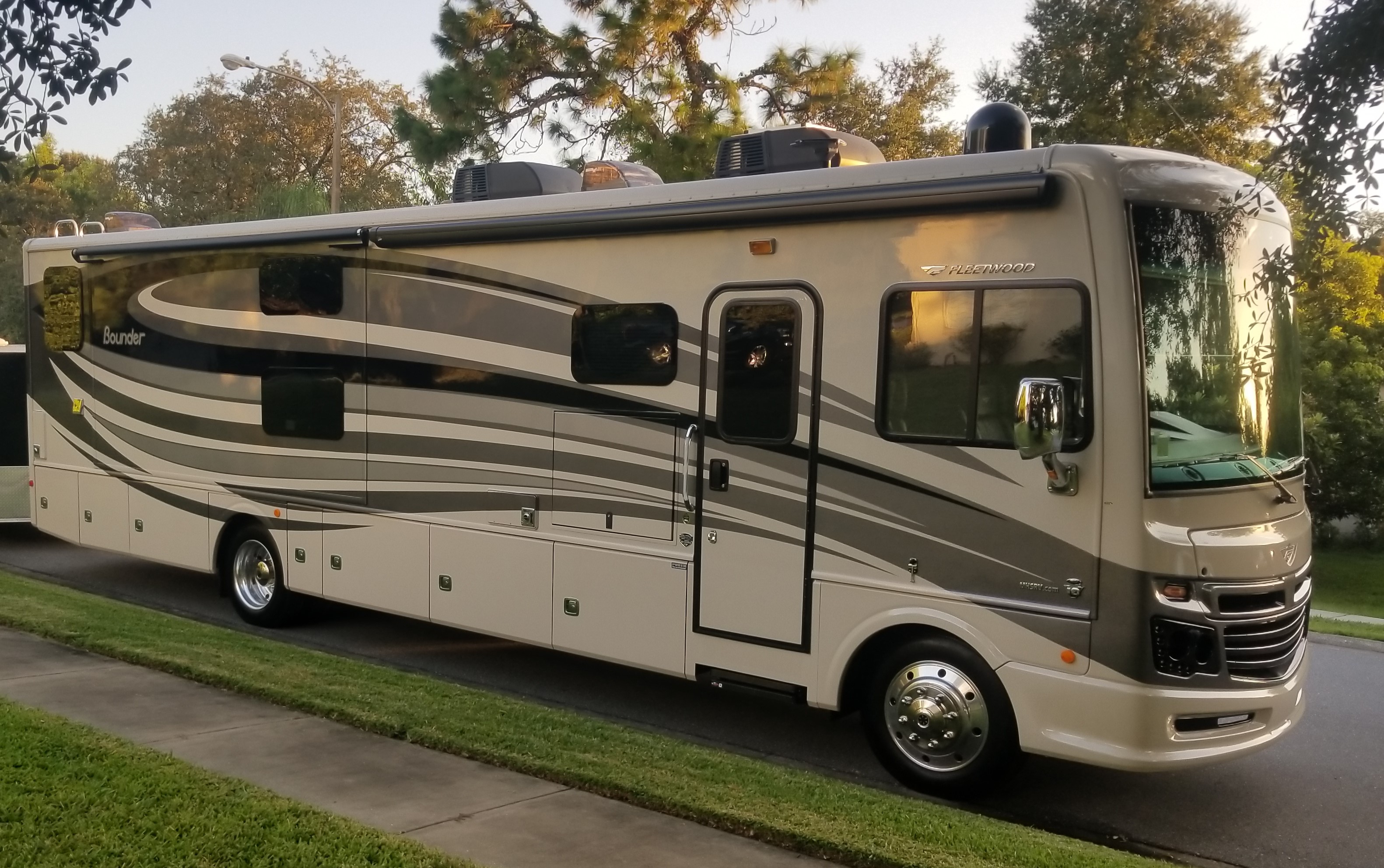 2017 Fleetwood Bounder 36H - Sleeps 9, Includes Amenities