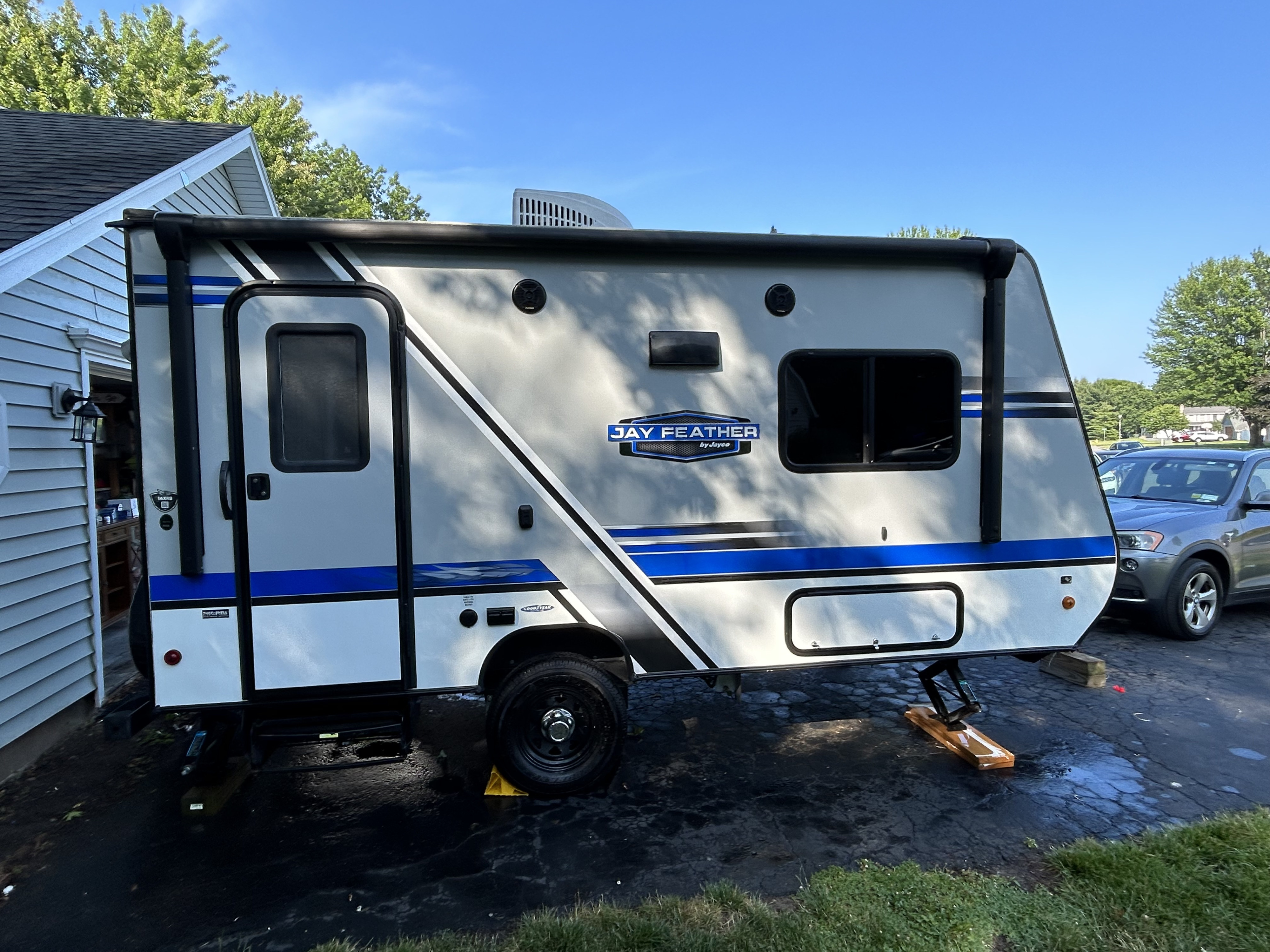 Apollo Travel Trailer - Jay Feather 7 (2018)