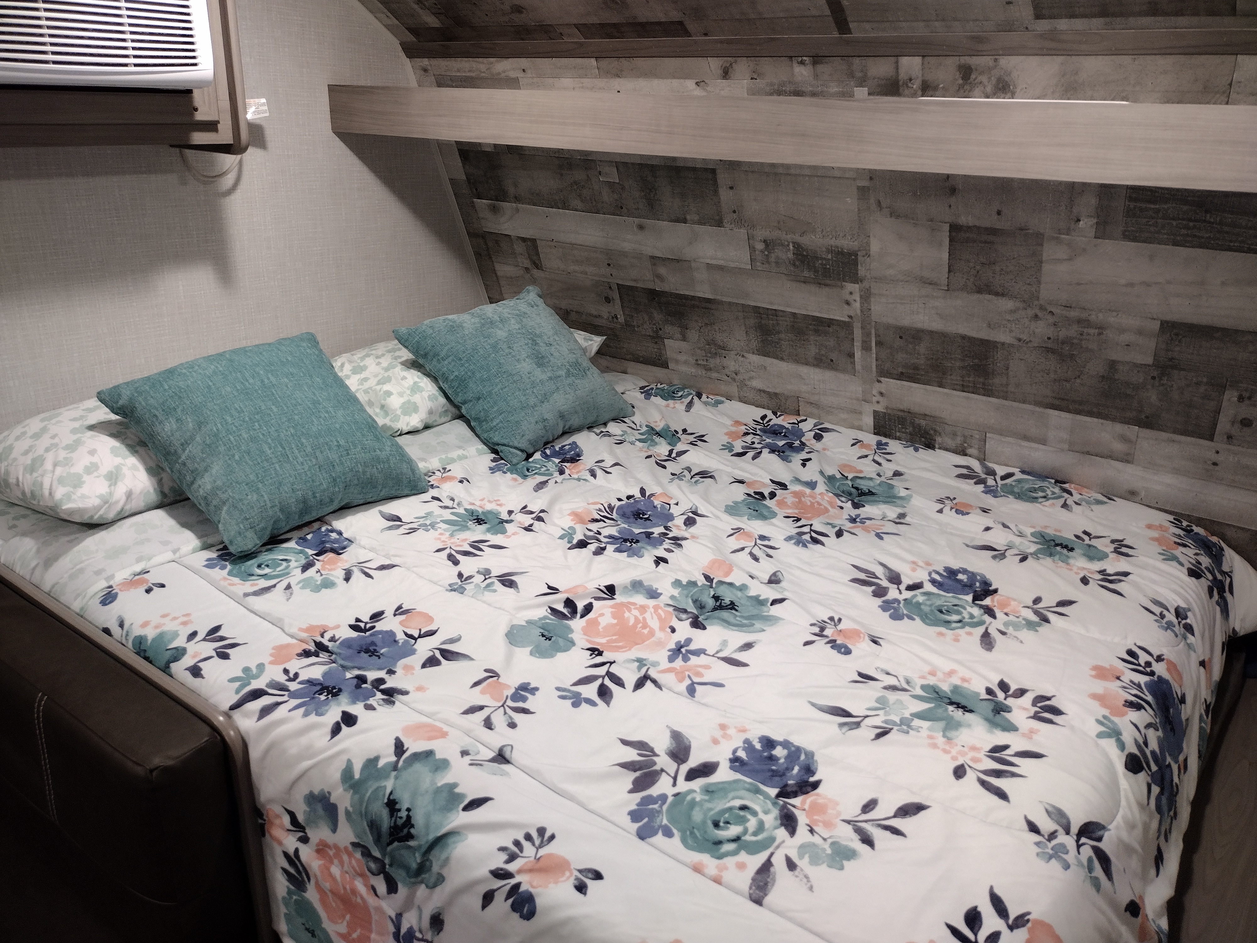 Travel trailer RV Rental 