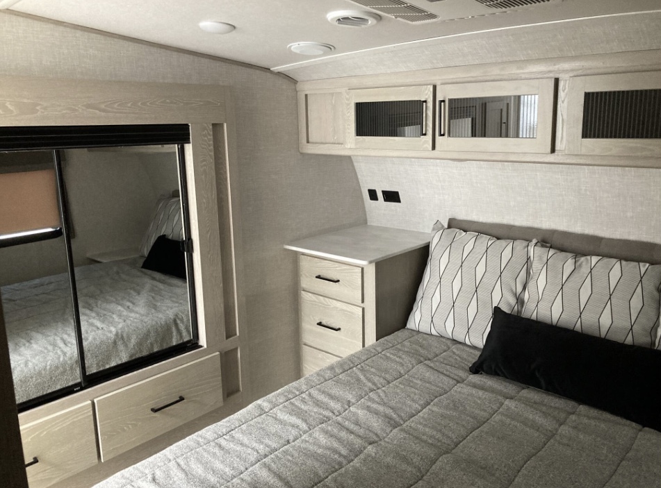 Master bedroom . Forest River Flagstaff Super Lite 2020