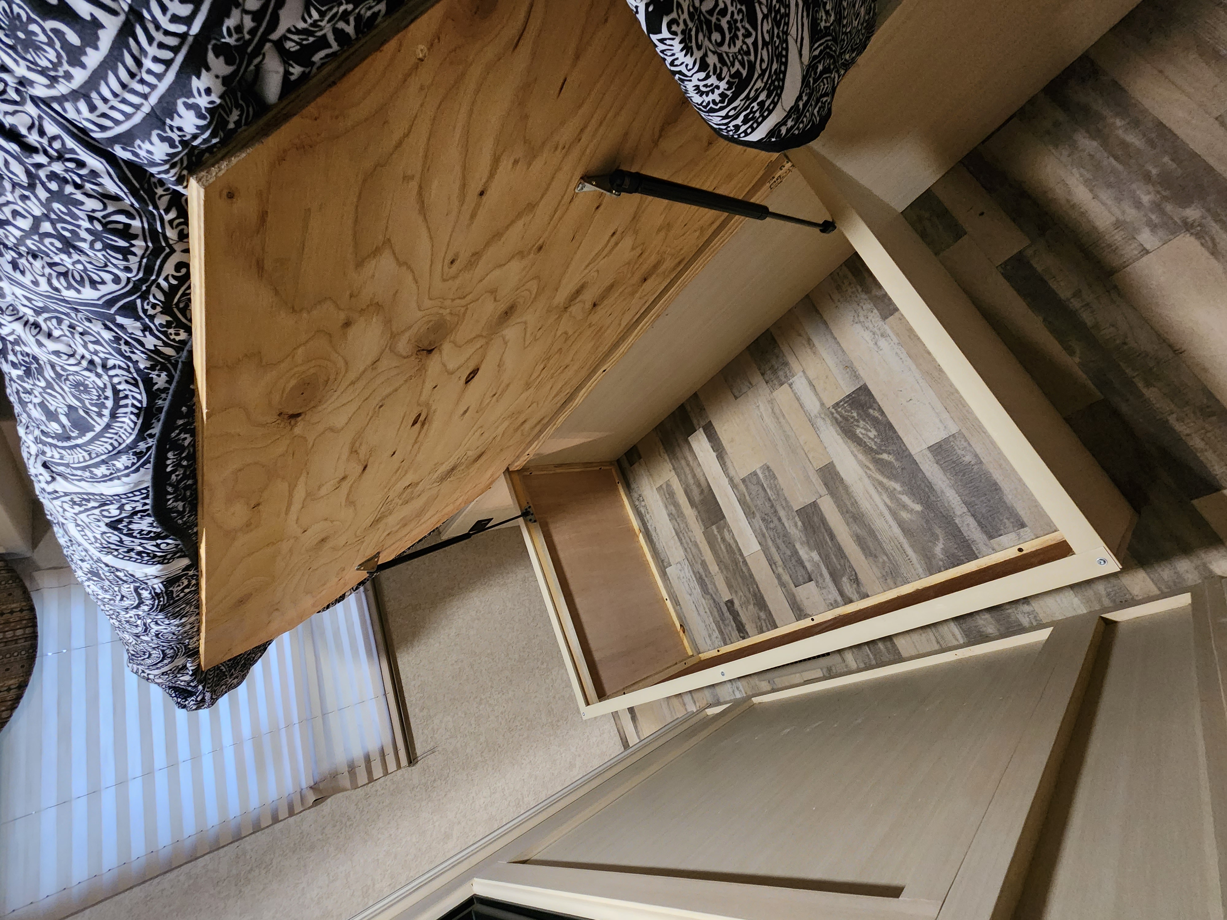 RV rental: Under-bed storage with platform lifted by a gas strut, maximizing space for RV travel.. Minnie Minnie Trailer 2017