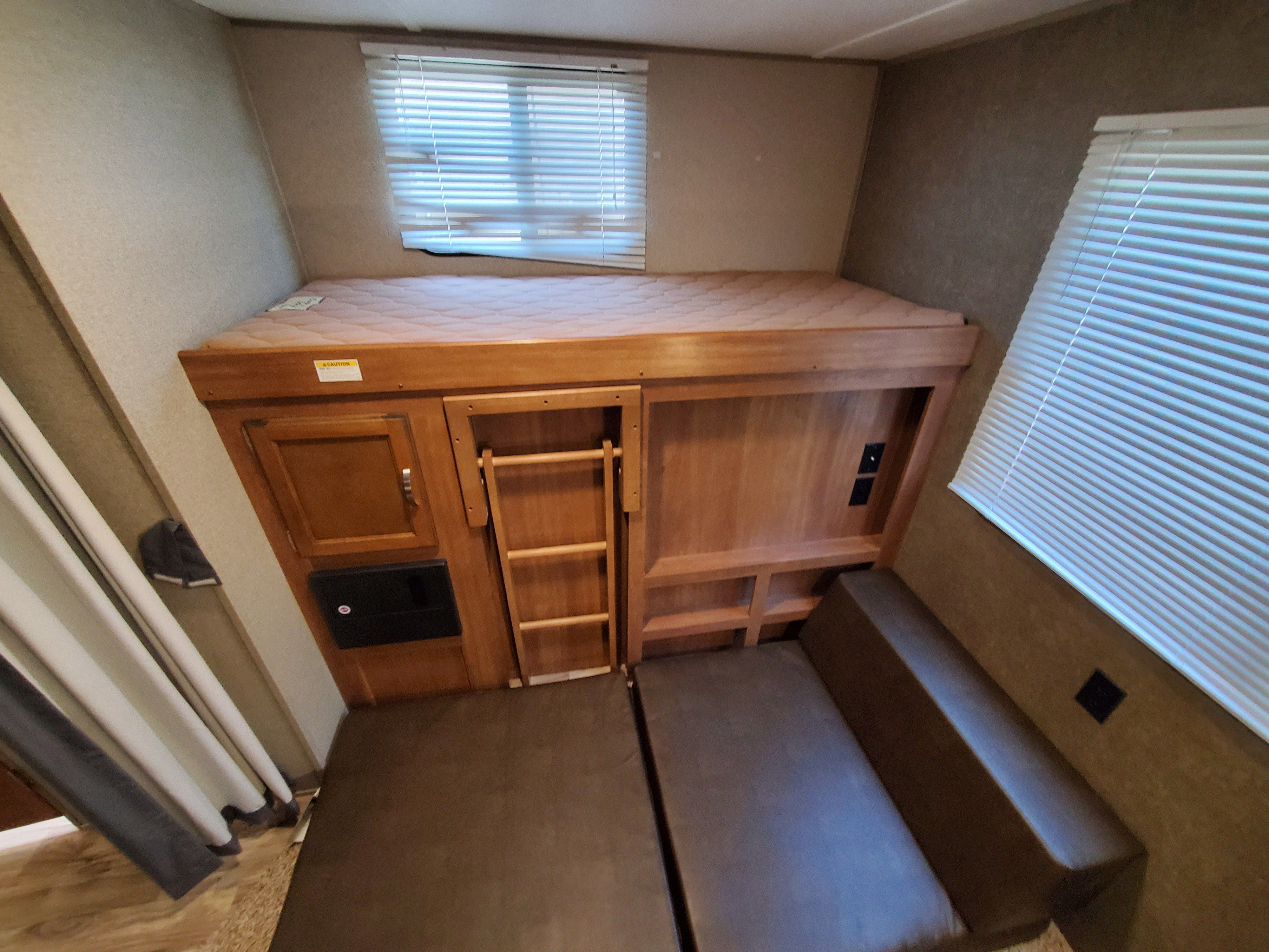 RV rental: Bunk bed with ladder above a versatile seating area. Practical and comfy RV interior for travelers.. Keystone Springdale 2018