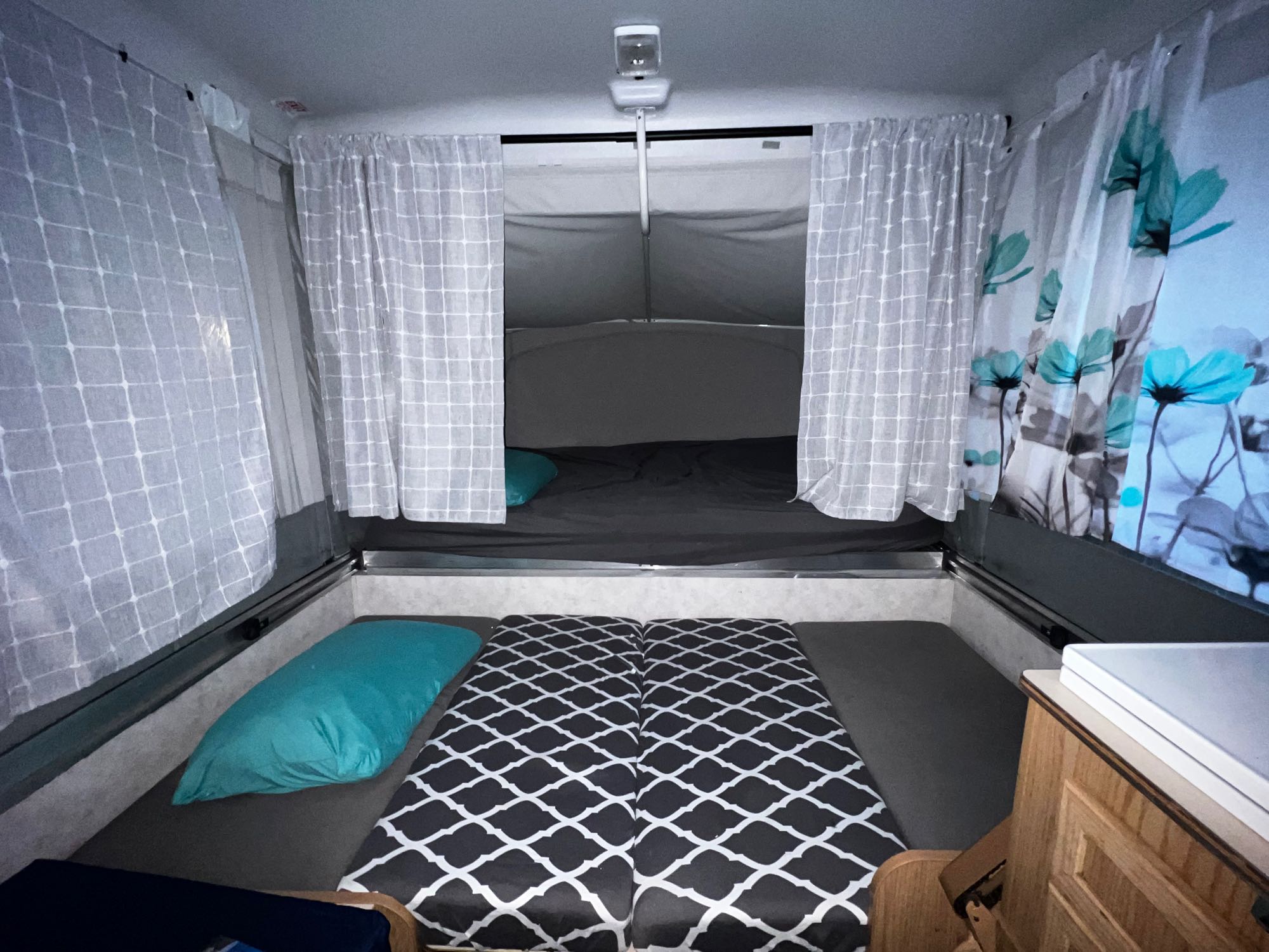 1998 Coleman Destiny Sea Pine Folding trailer Rental in Pueblo