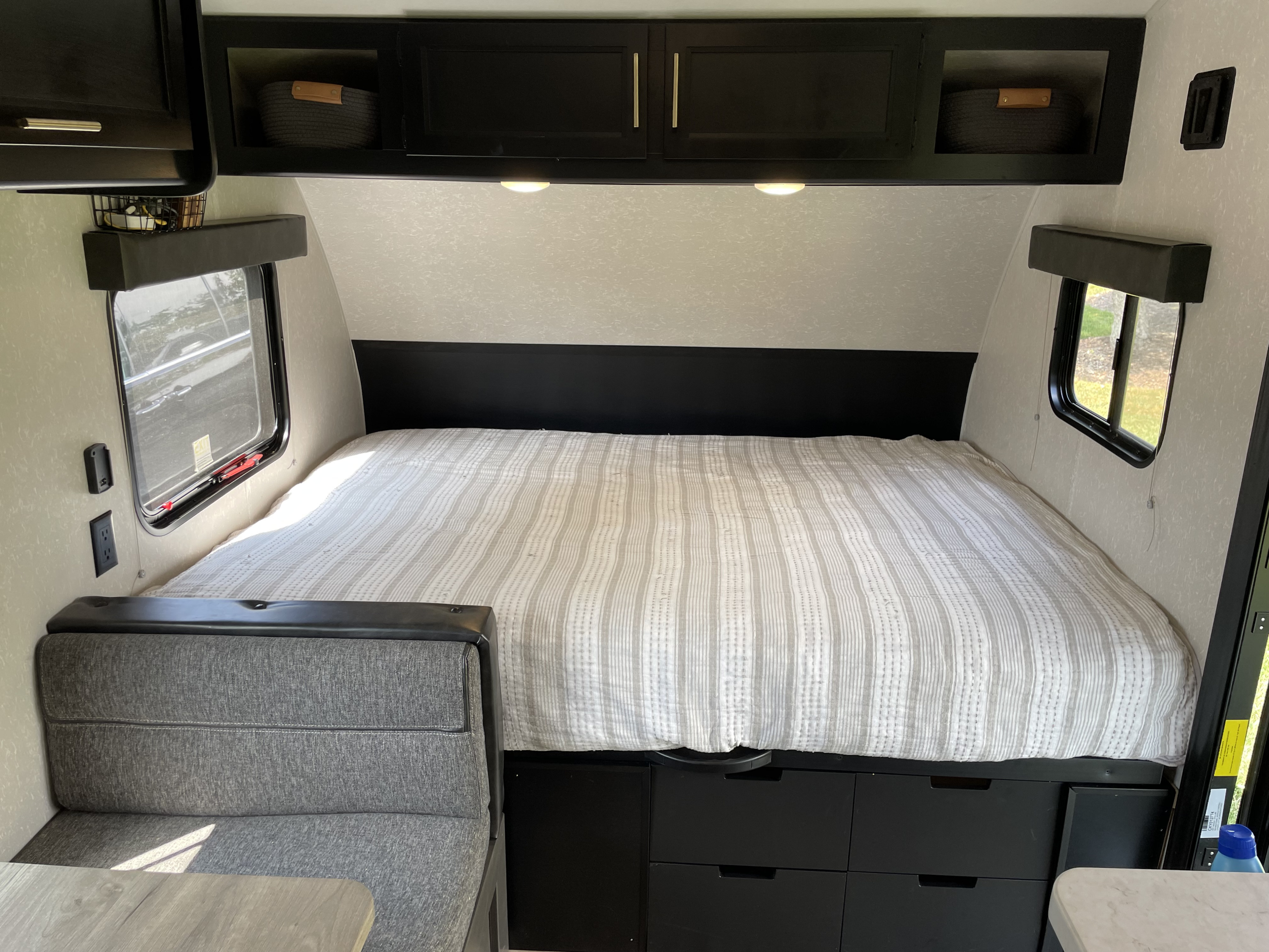 standard queen mattress. Forest River Cherokee Wolf Pup 2021