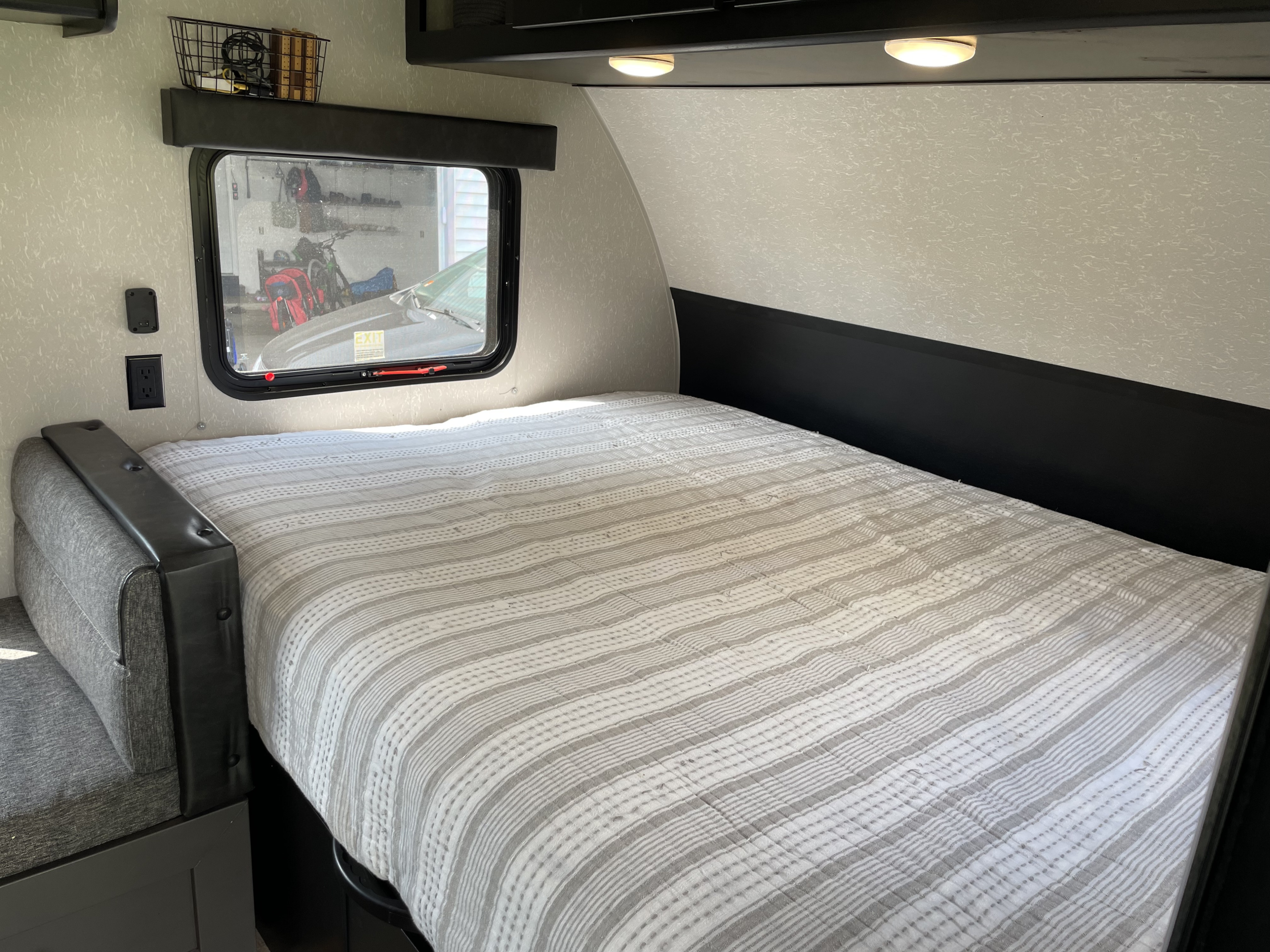 queen bed. Forest River Cherokee Wolf Pup 2021