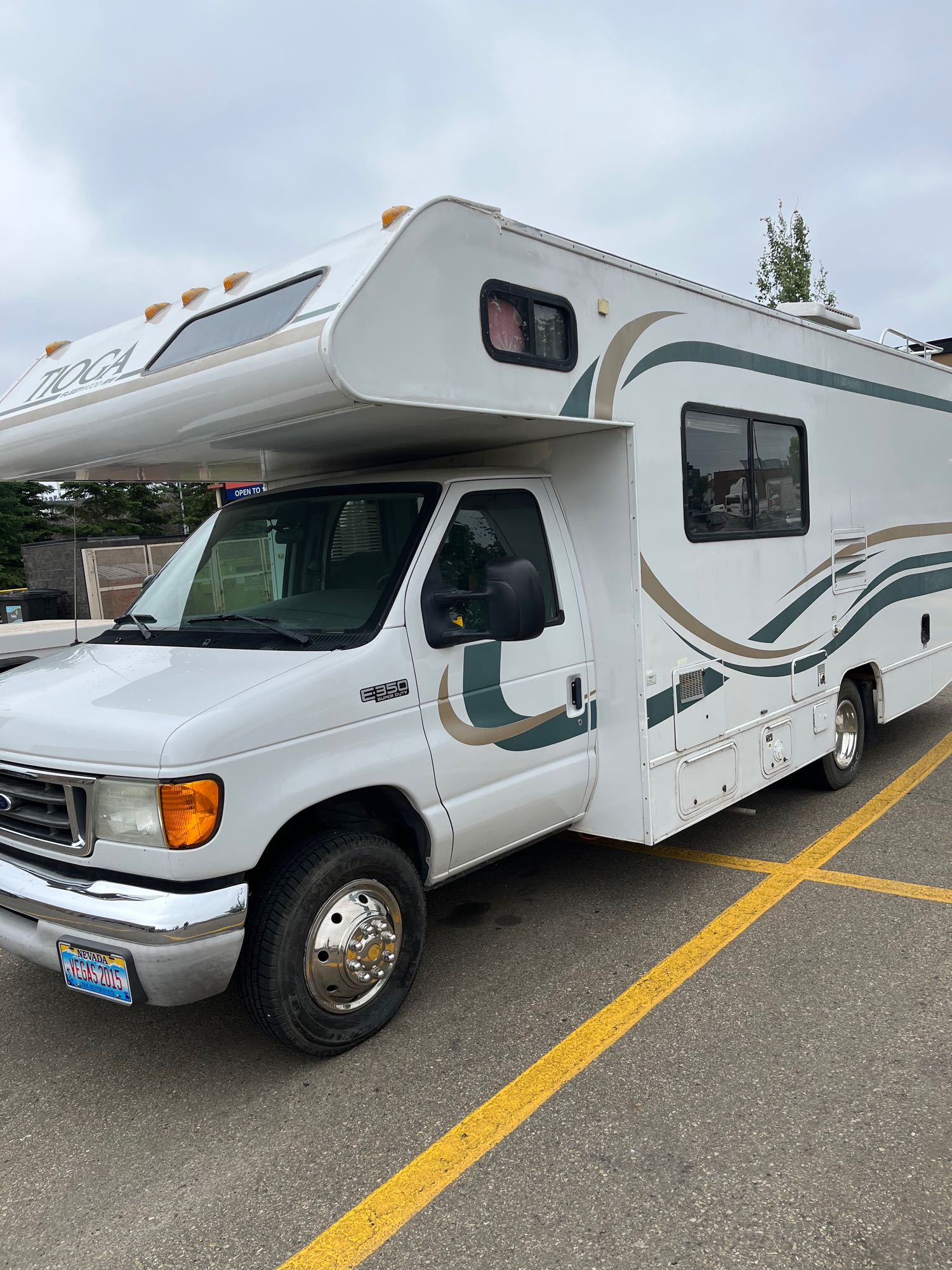 Ford Tioga 23 ft motorhome