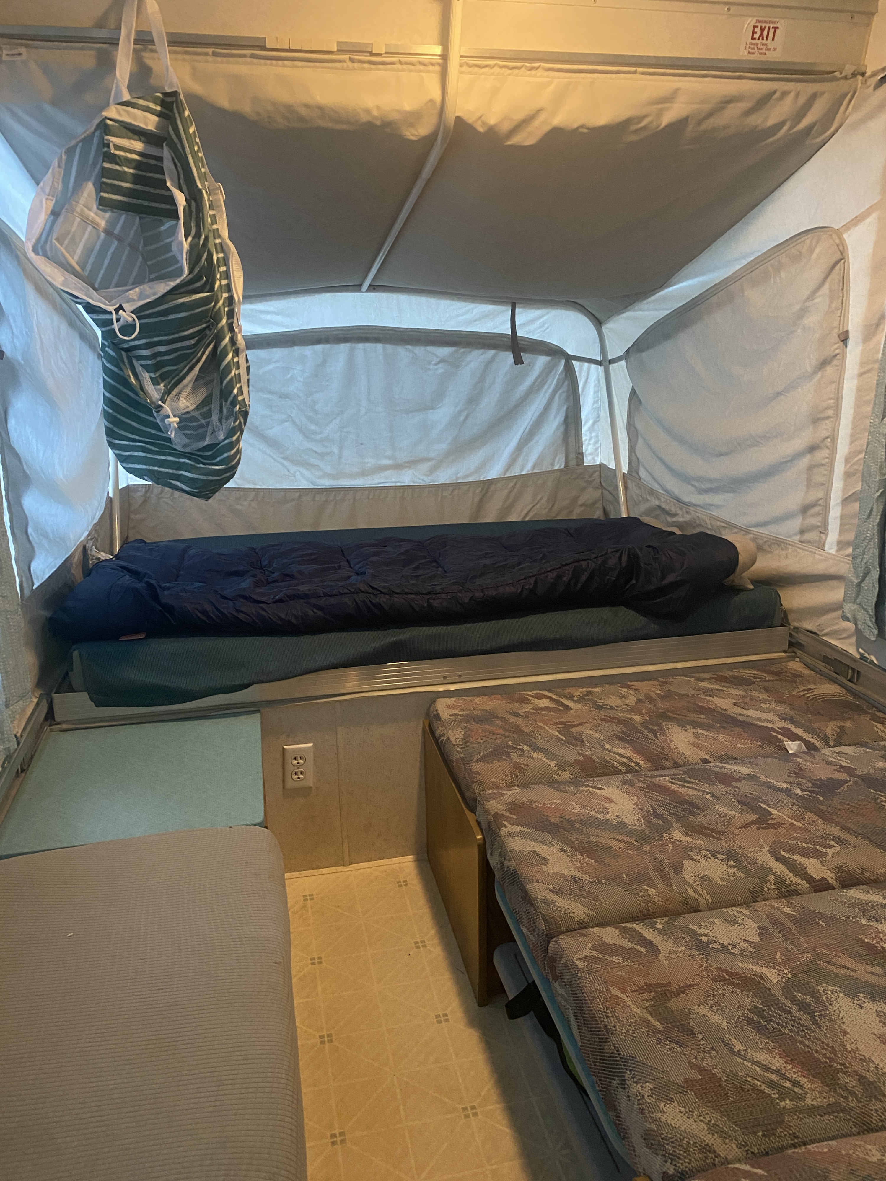 Full size bed and dinette folded into twin size bed. When you walk in and look to the left. . Coleman Pioneer Arcadia 1994