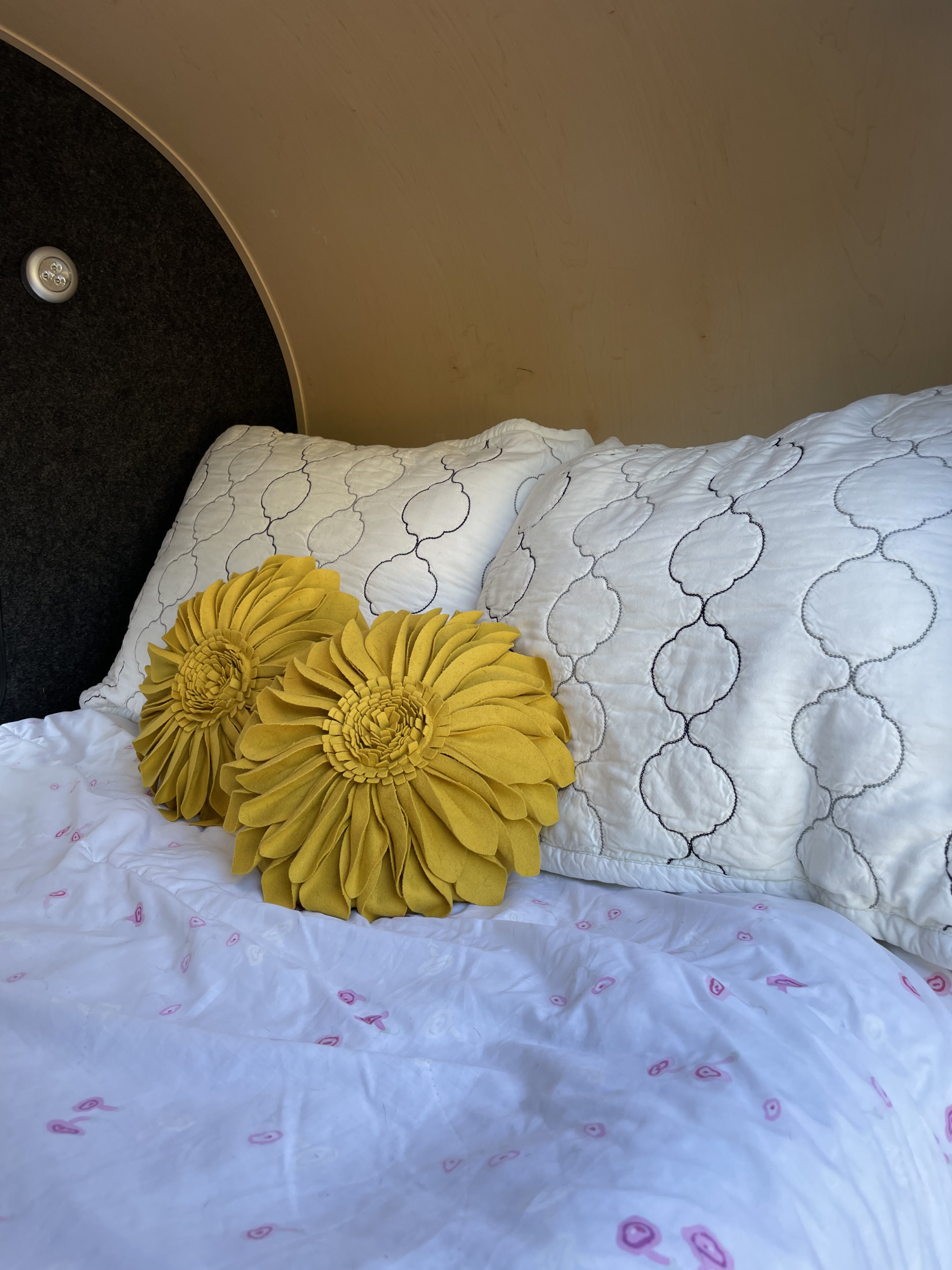 Enjoy a comfortable bed after a long day exploring. . Little Guy Teardrop 2010