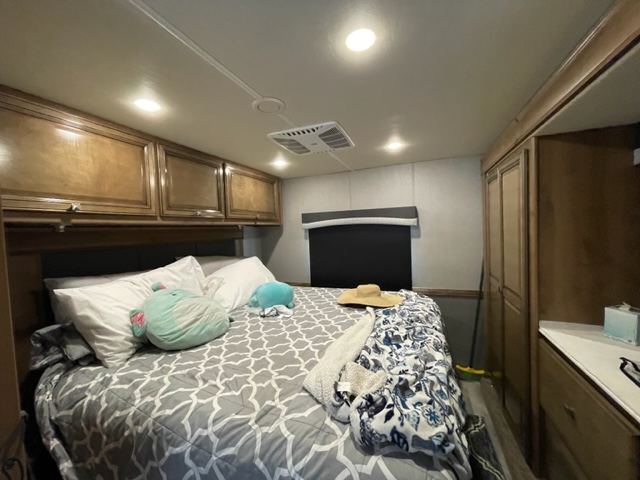 Master Bed king bed and storage above bed. dual AC unit. LED lights. Flair-Fleetwood Flair-Fleetwood Motorhome 2021